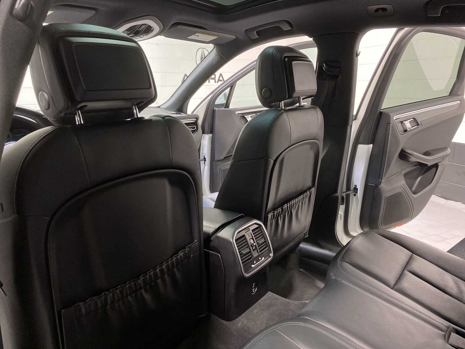 Thumbnail: 2020 Porsche Macan - 12