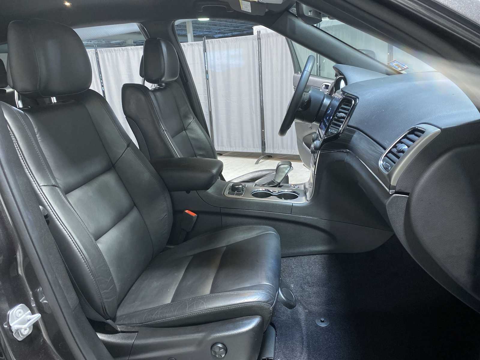 Thumbnail: 2019 Jeep Grand Cherokee - 14