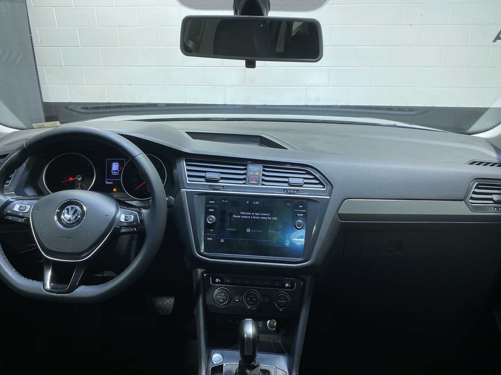 Thumbnail: 2020 Volkswagen Tiguan - 10