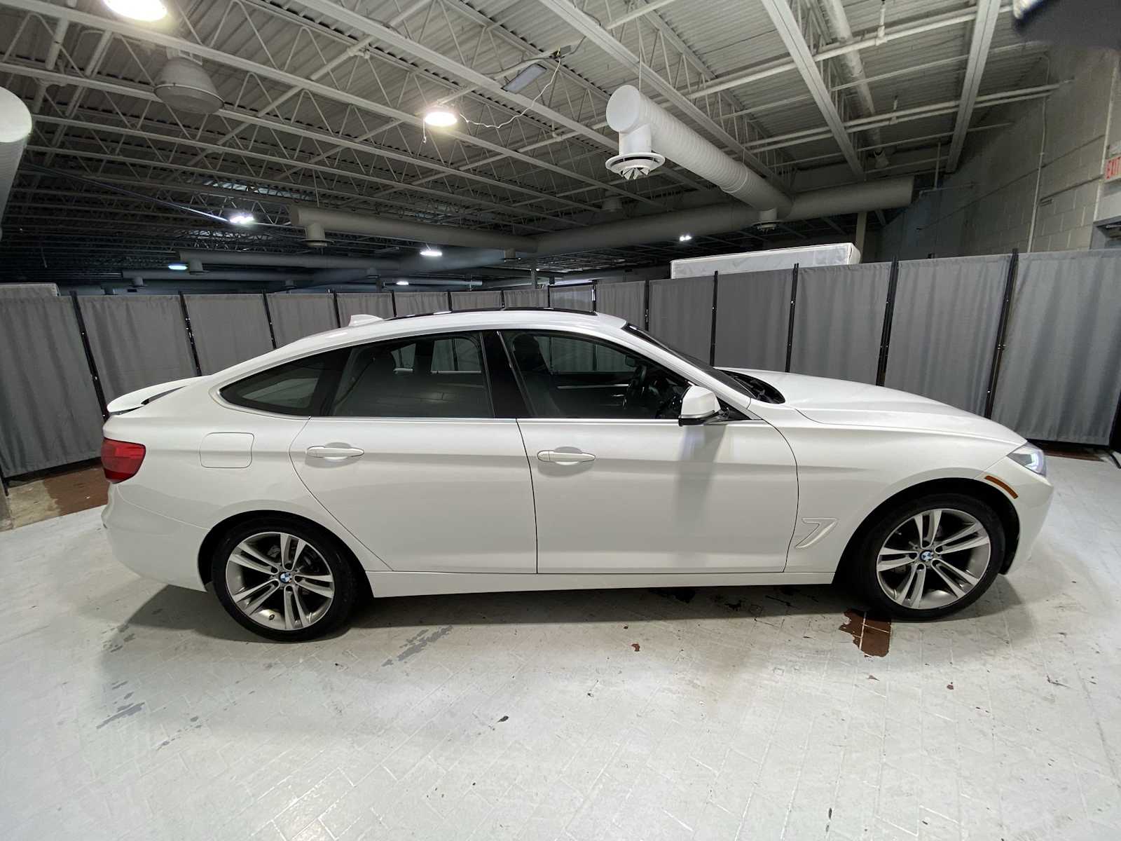 Thumbnail: 2019 BMW 3 Series - 26