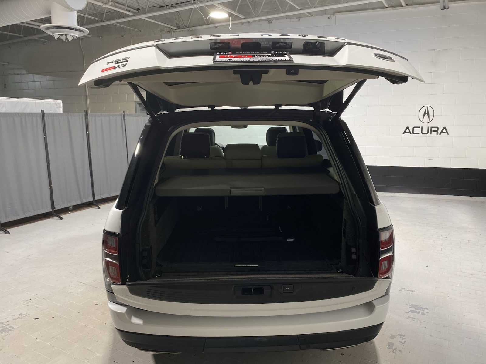 Thumbnail: 2020 Land Rover Range Rover - 18