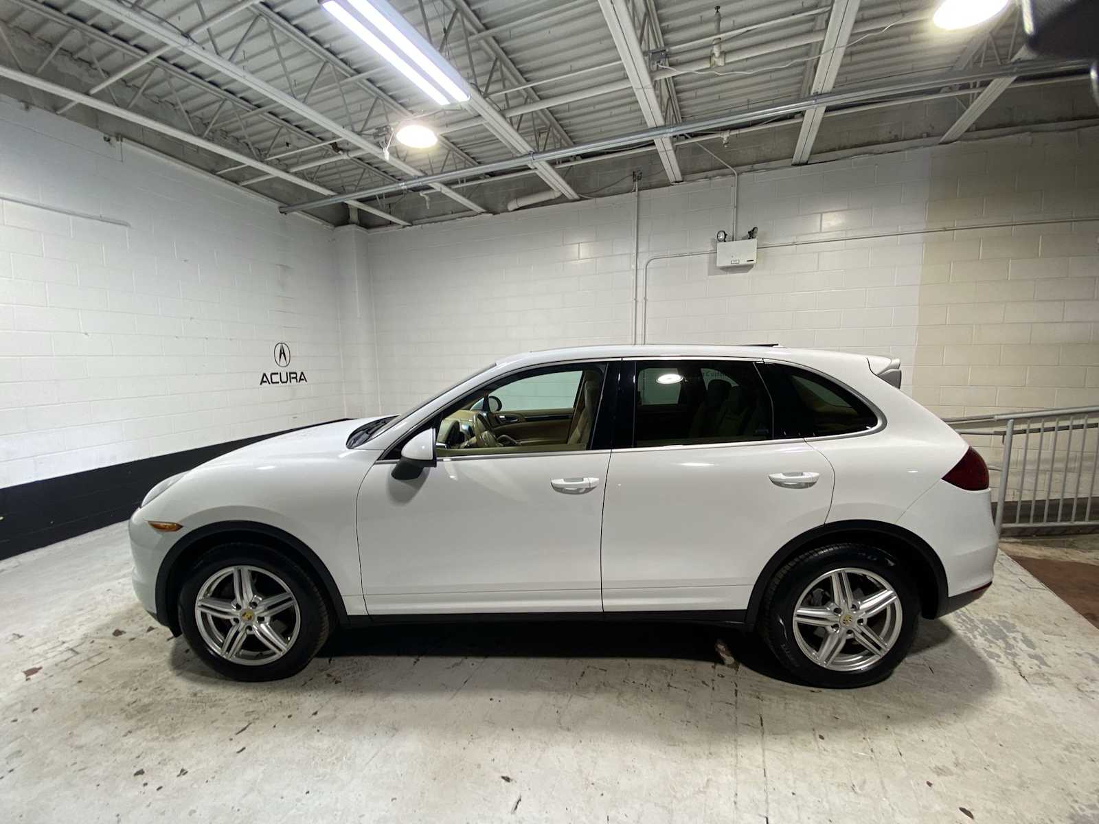 Thumbnail: 2014 Porsche Cayenne - 3