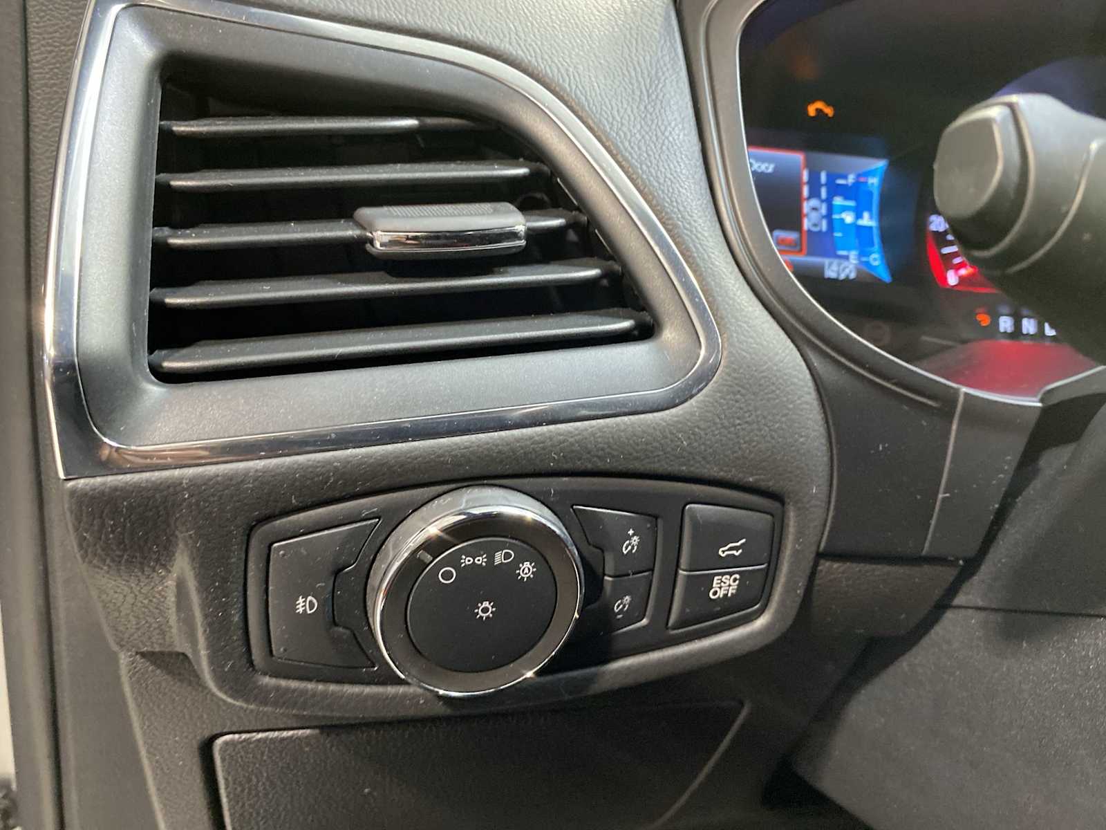 Thumbnail: 2022 Ford Edge - 24