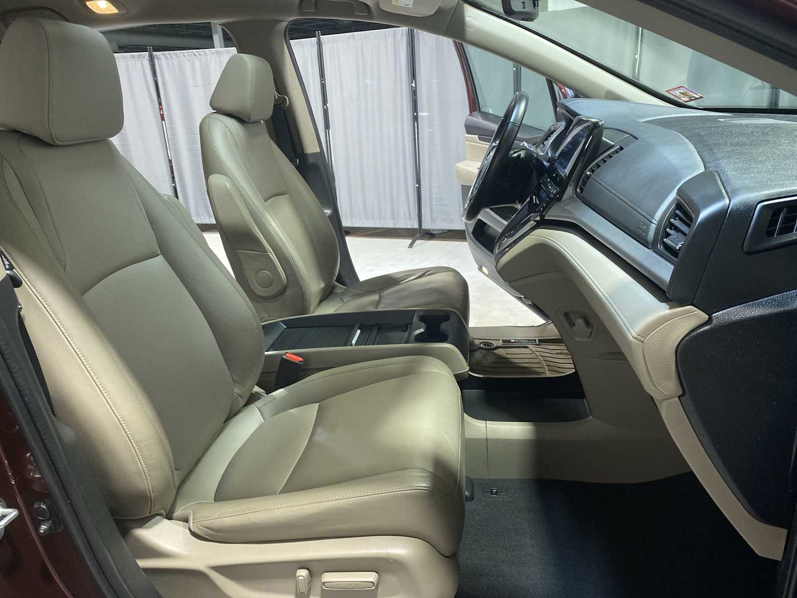 Thumbnail: 2018 Honda Odyssey - 14