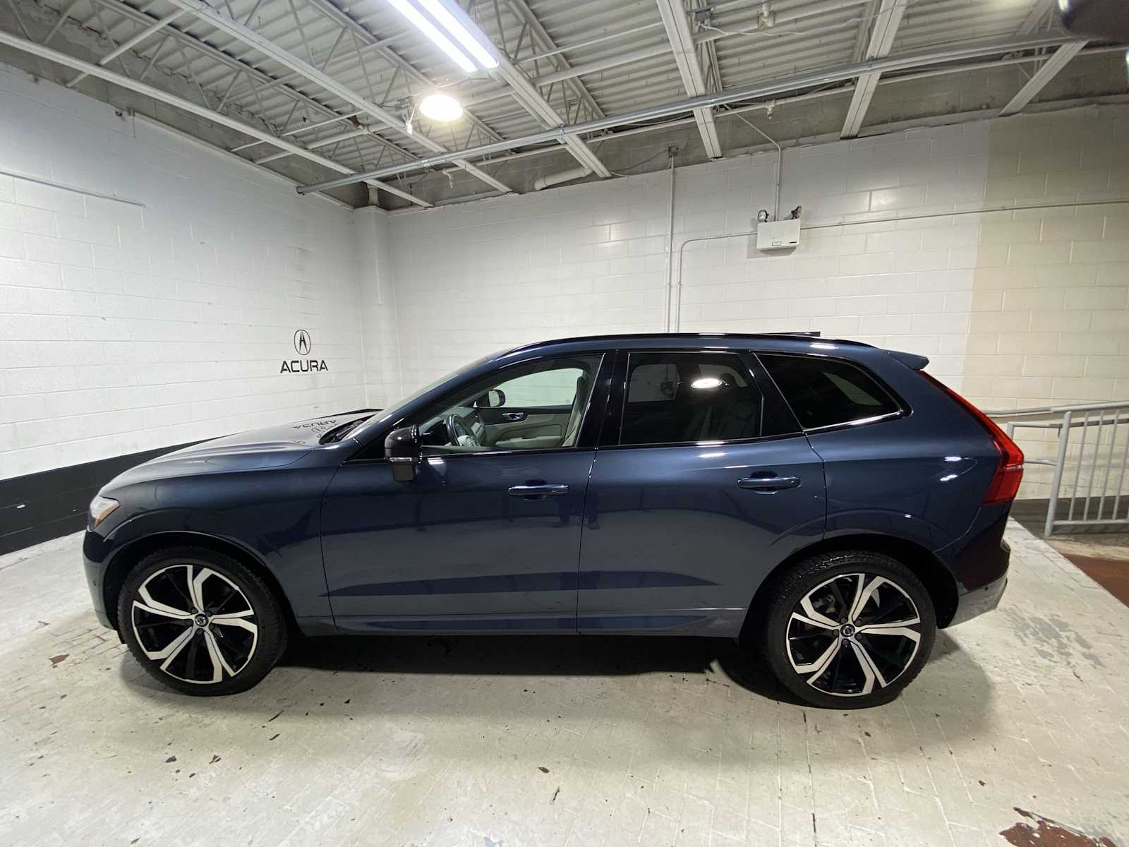 Thumbnail: 2023 Volvo XC60 - 3