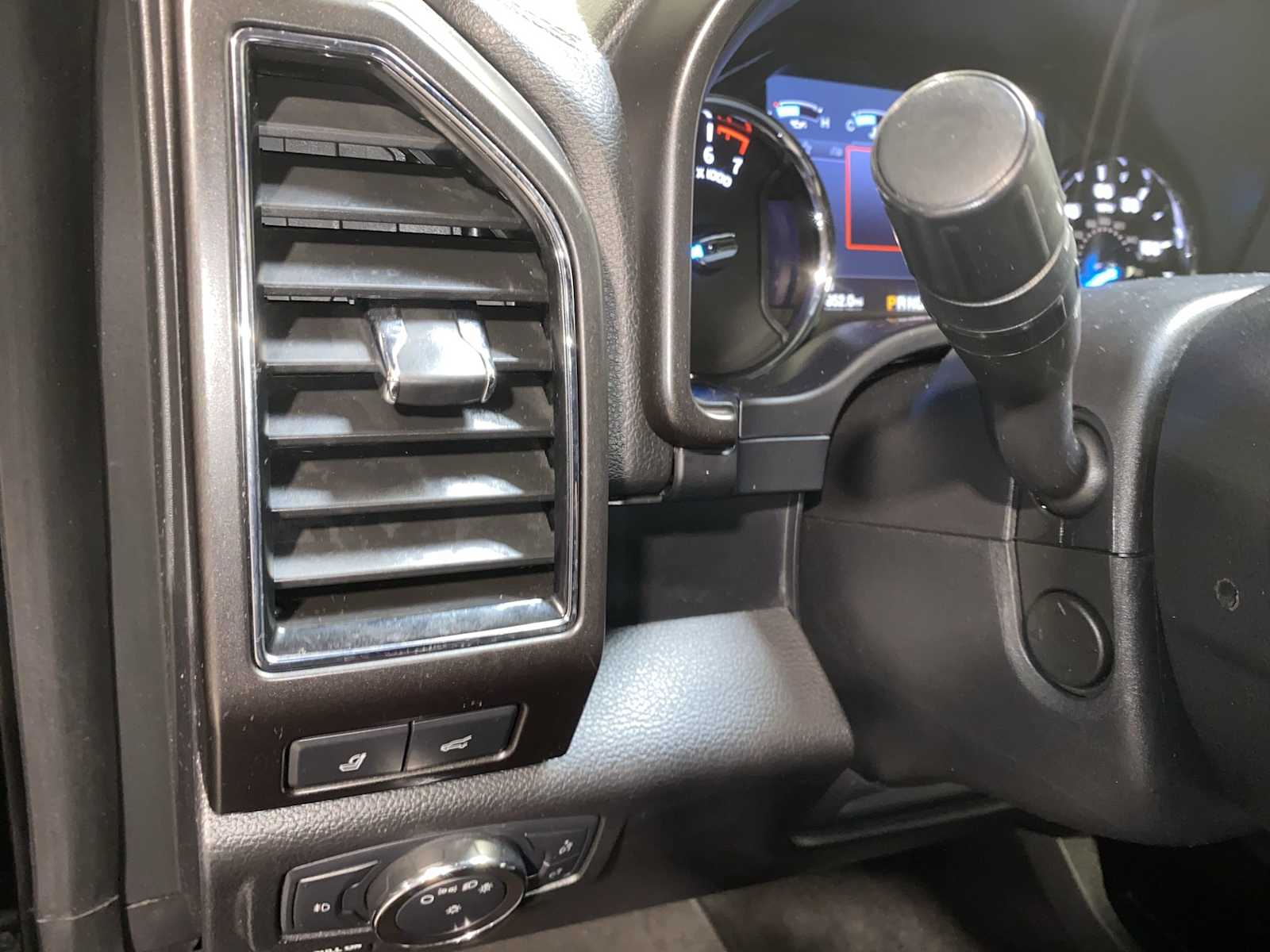 Thumbnail: 2019 Ford Expedition - 23