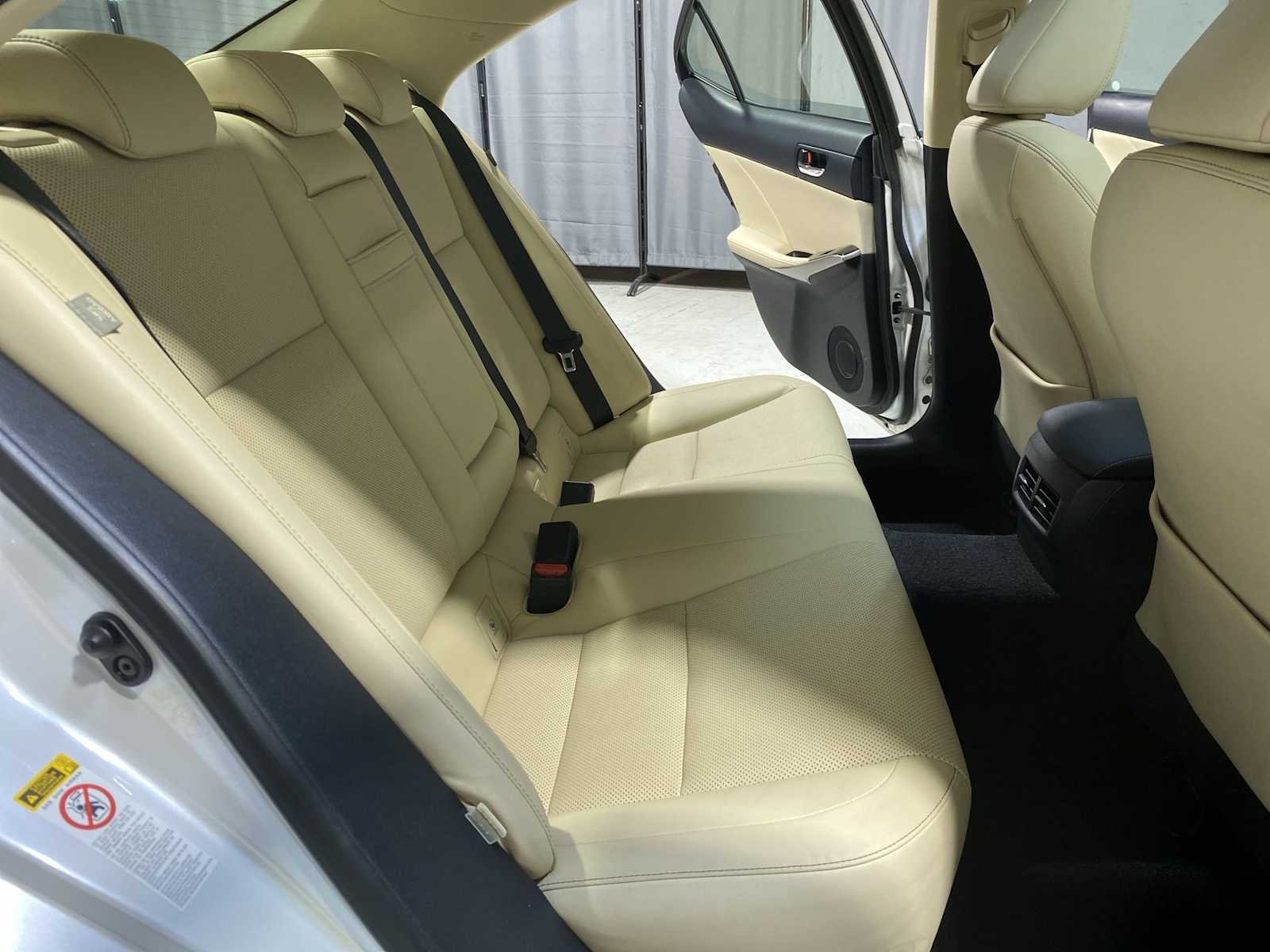 Thumbnail: 2016 Lexus IS - 13