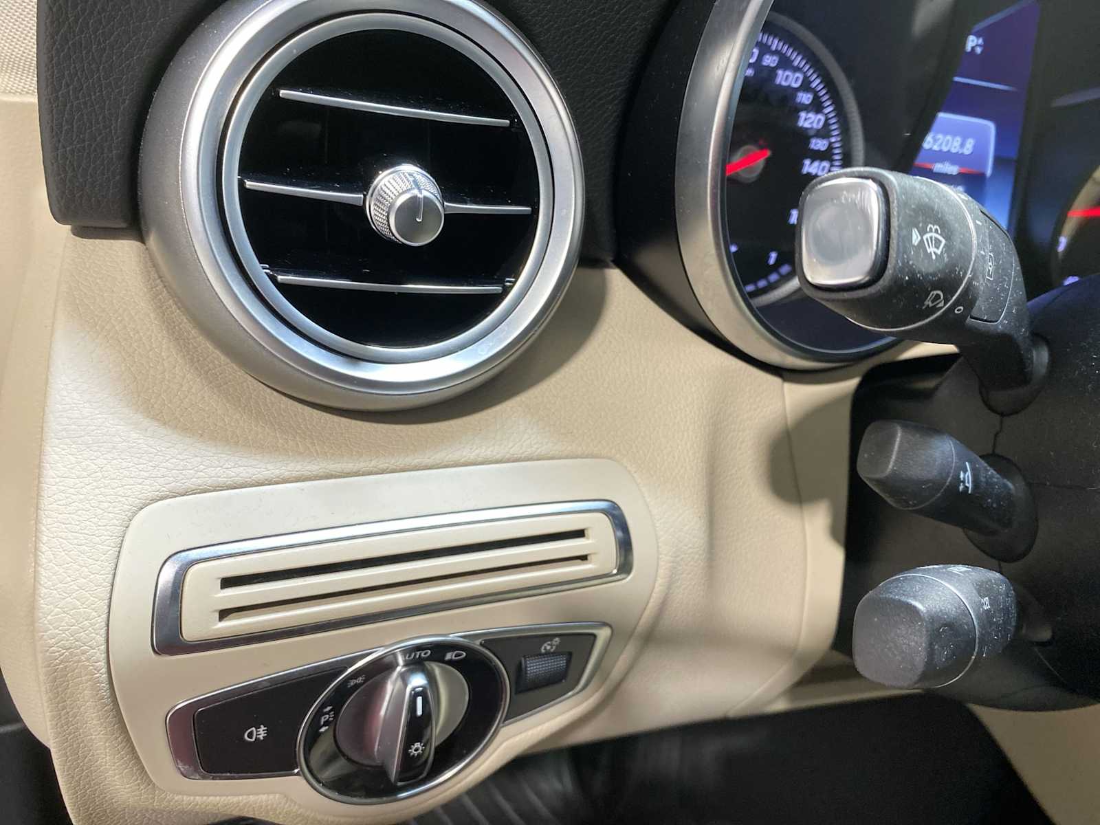 Thumbnail: 2016 Mercedes-Benz C-Class - 24