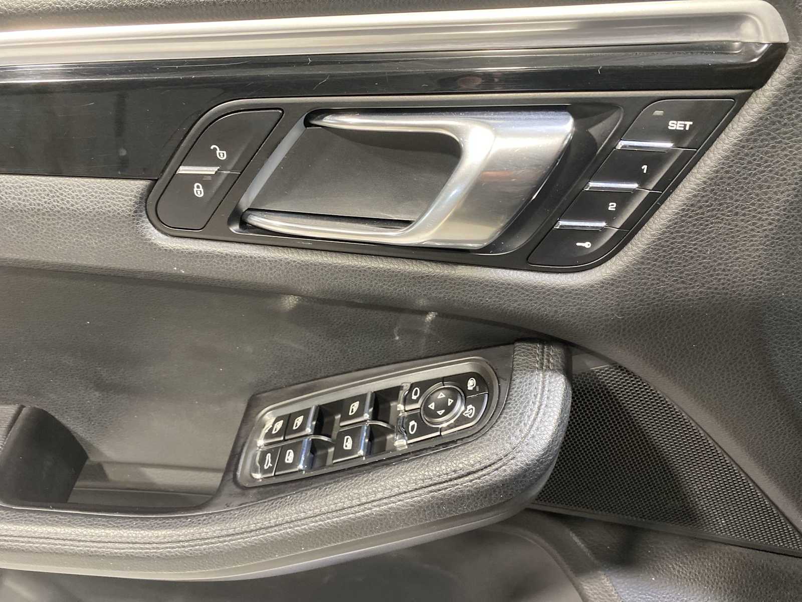 Thumbnail: 2017 Porsche Macan - 23