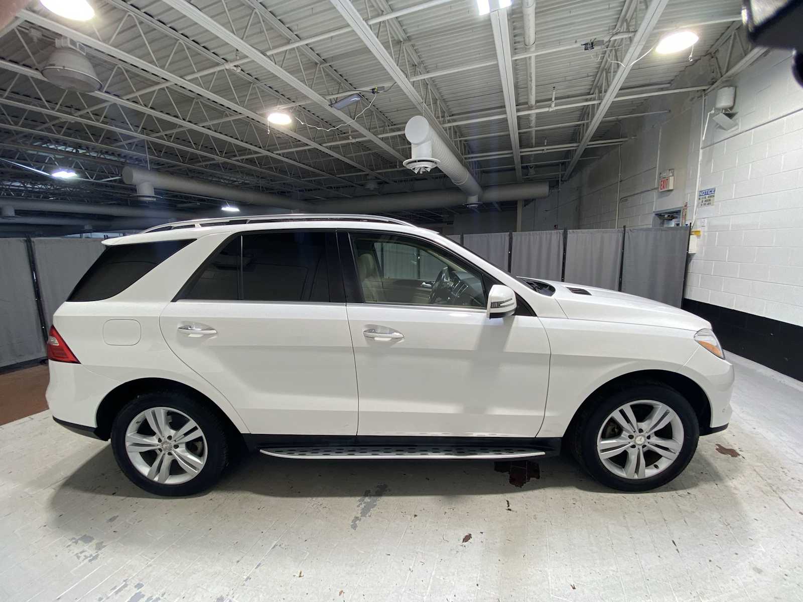 Thumbnail: 2015 Mercedes-Benz M-Class - 27