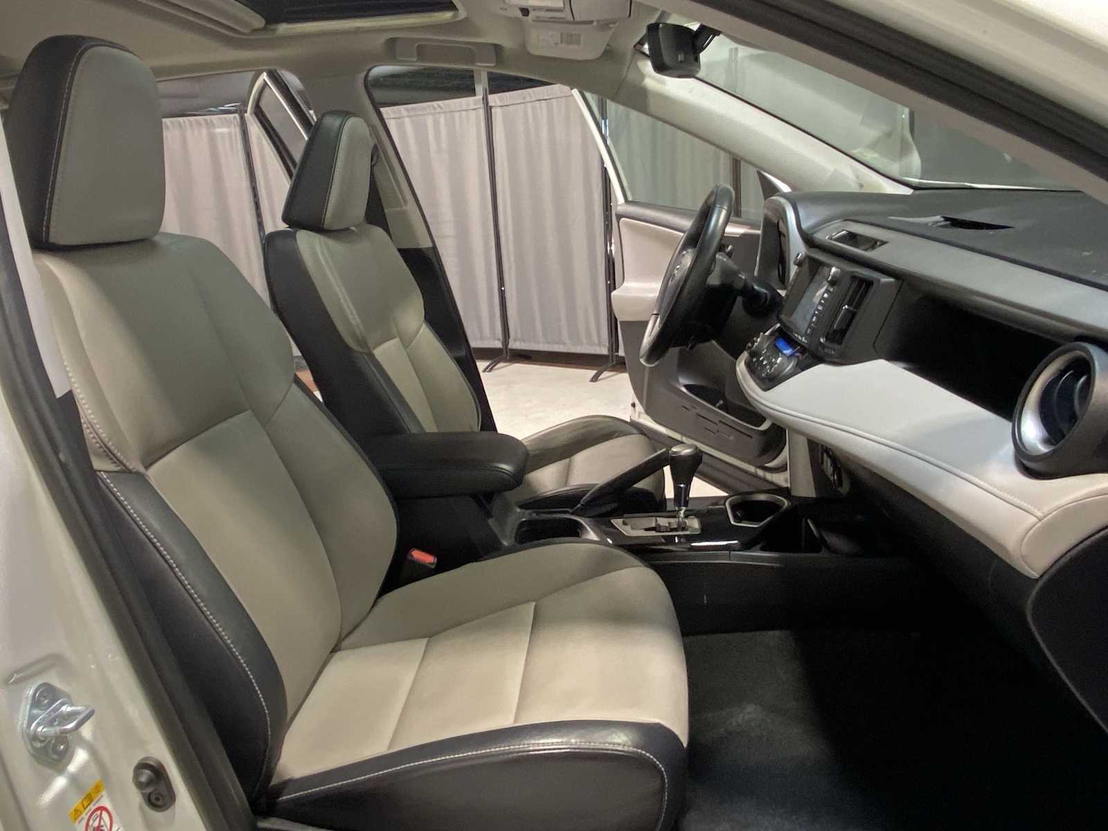 Thumbnail: 2016 Toyota RAV4 - 14