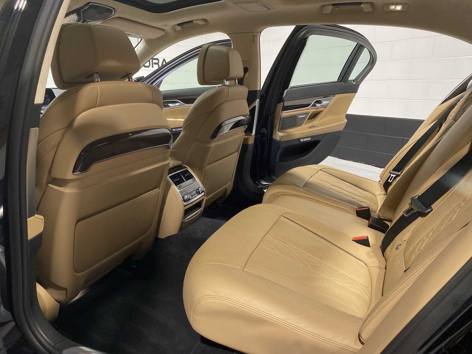 Thumbnail: 2016 BMW 7 Series - 12