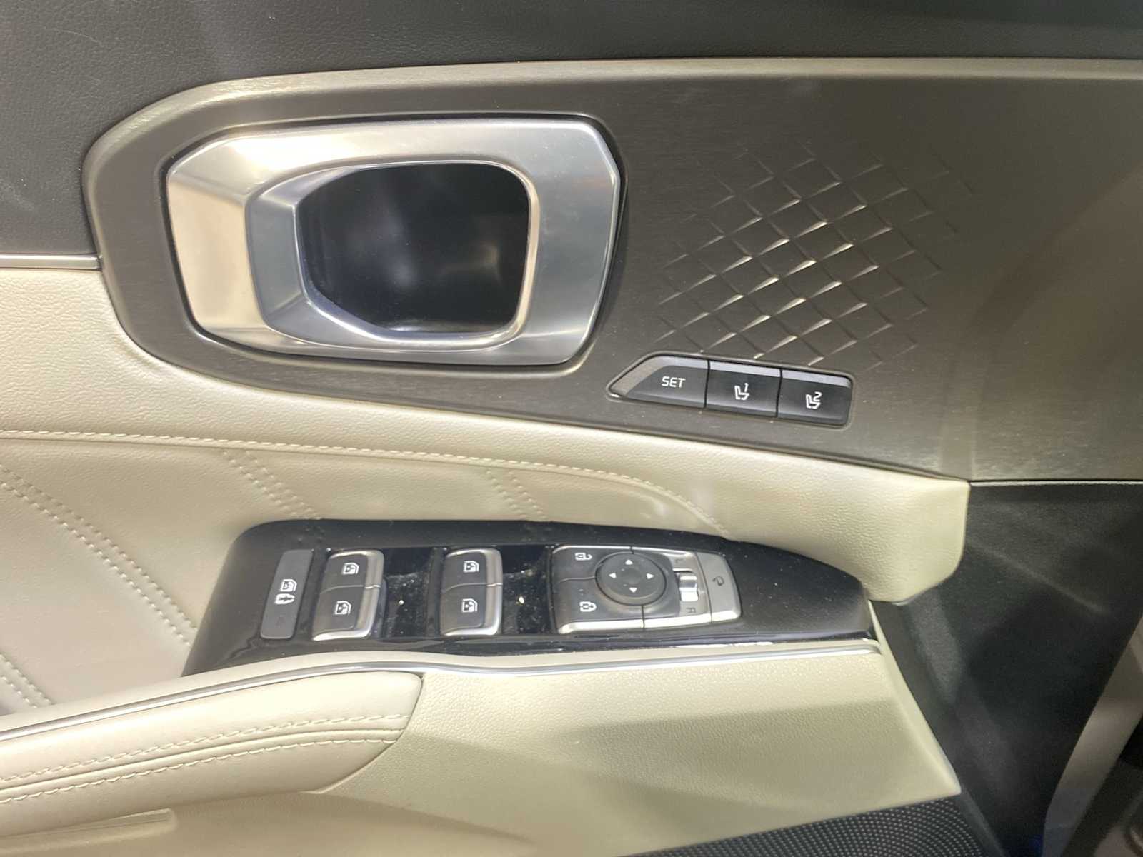 Thumbnail: 2023 Kia Sorento - 23