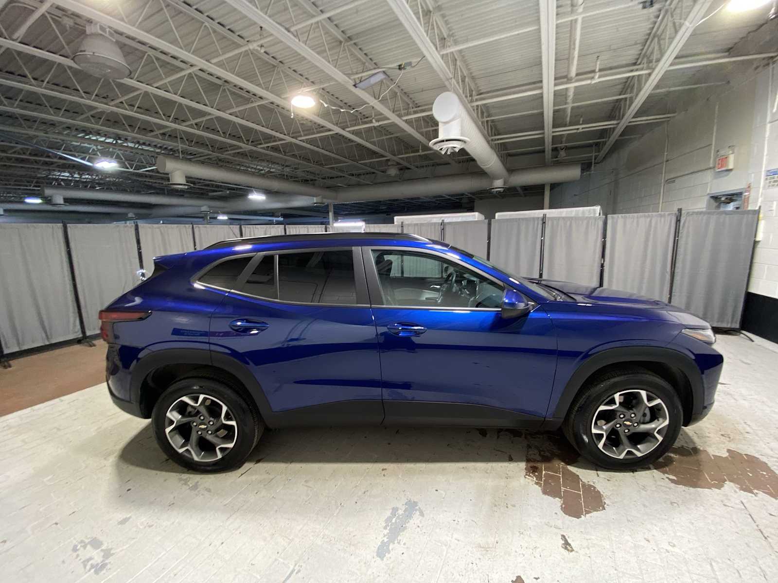 Thumbnail: 2024 Chevrolet Trax - 27