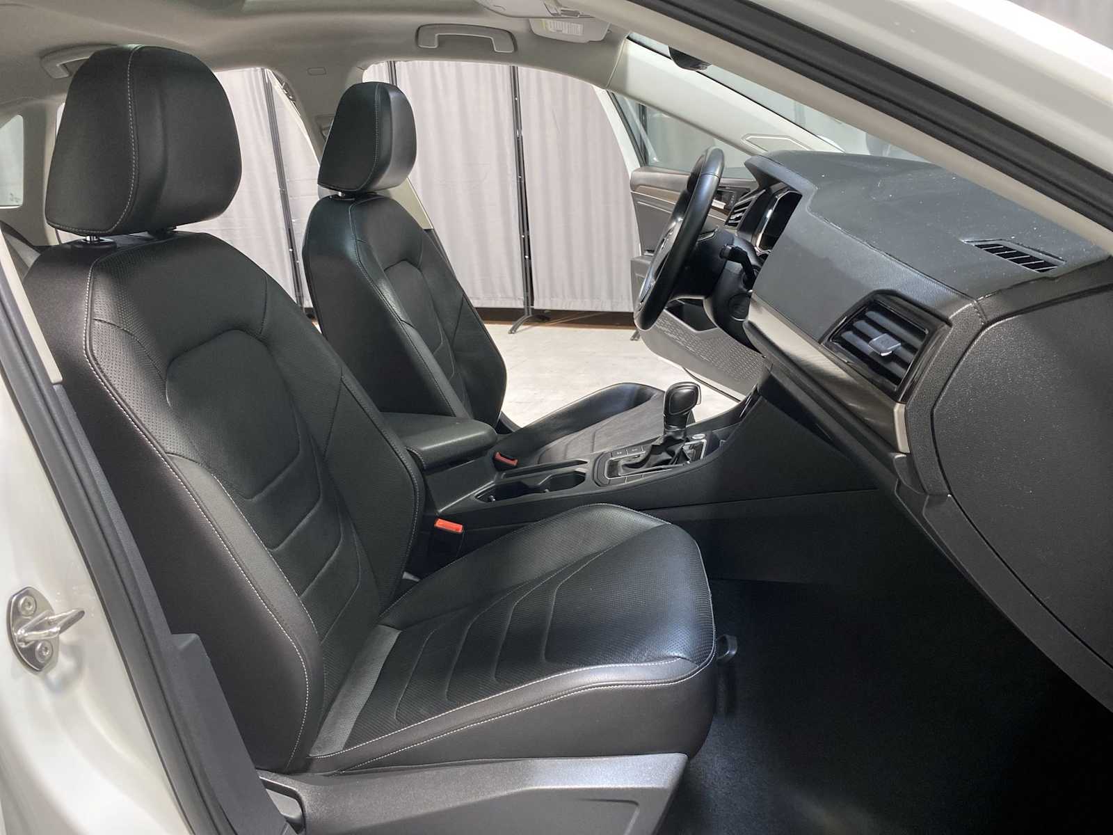 Thumbnail: 2019 Volkswagen Jetta - 14