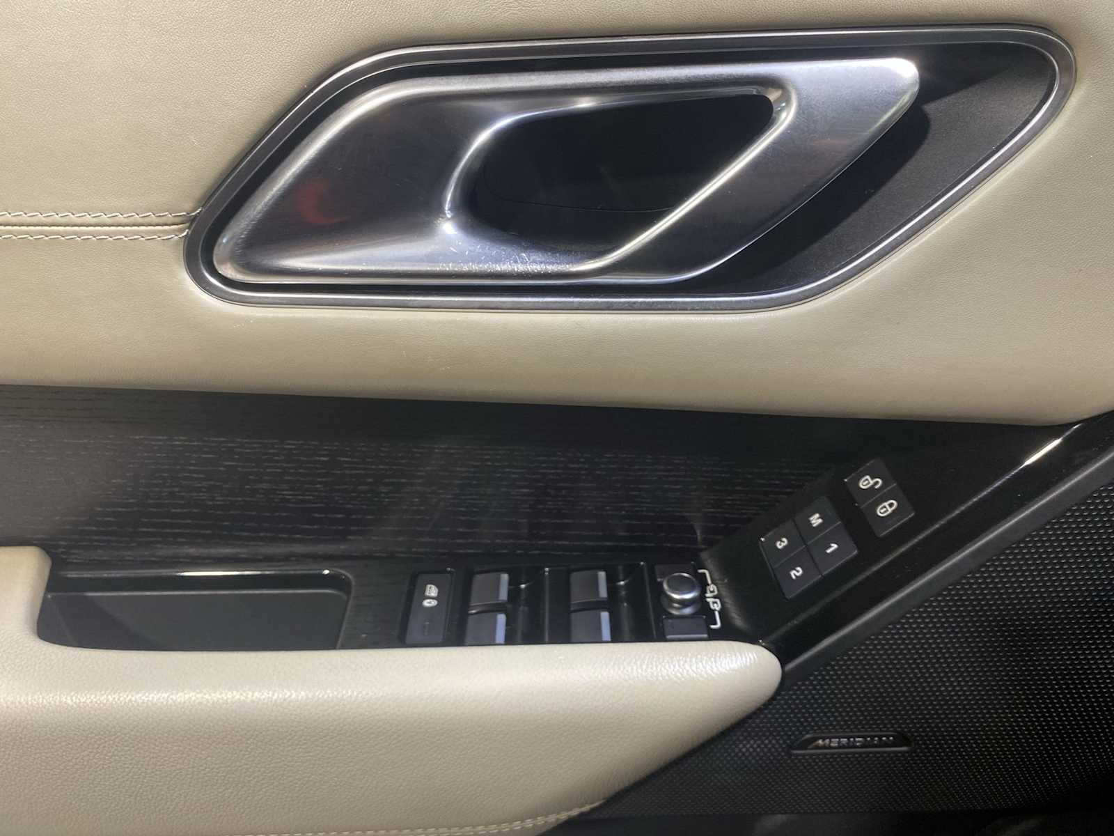 Thumbnail: 2018 Land Rover Range Rover Velar - 23