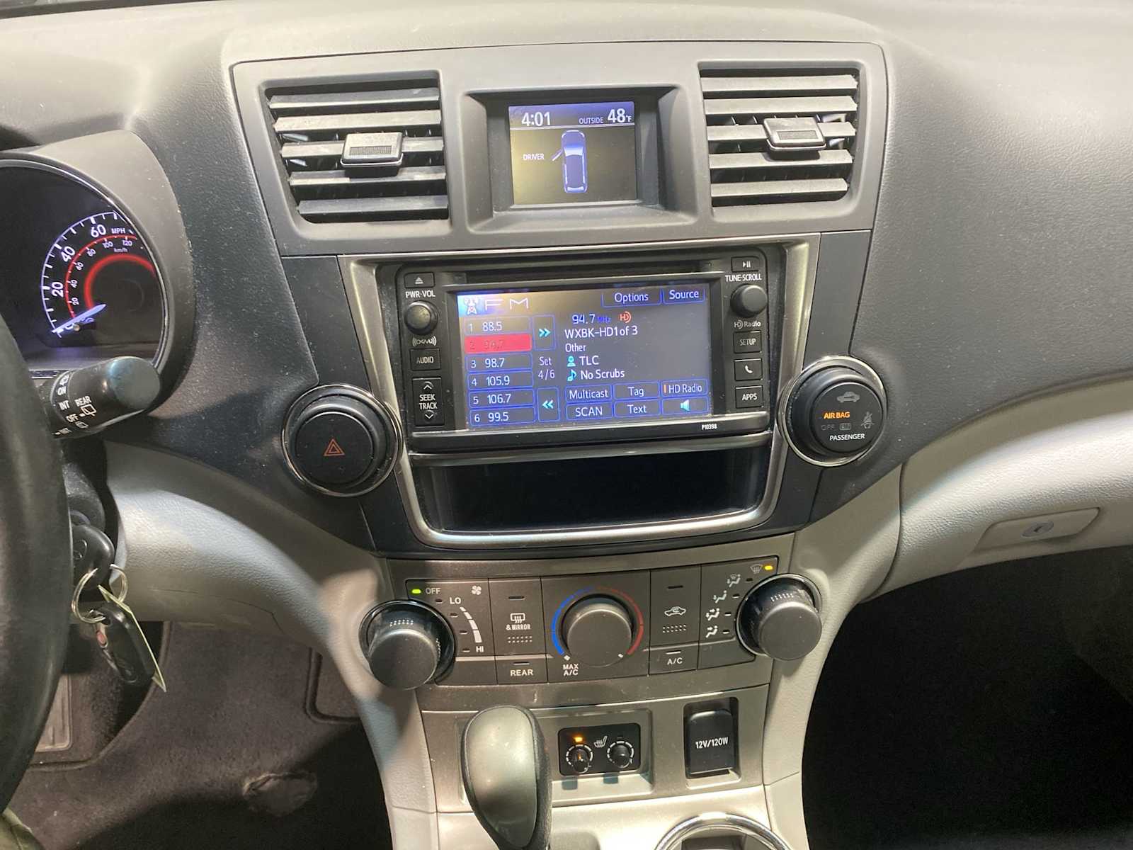 Thumbnail: 2013 Toyota Highlander - 16