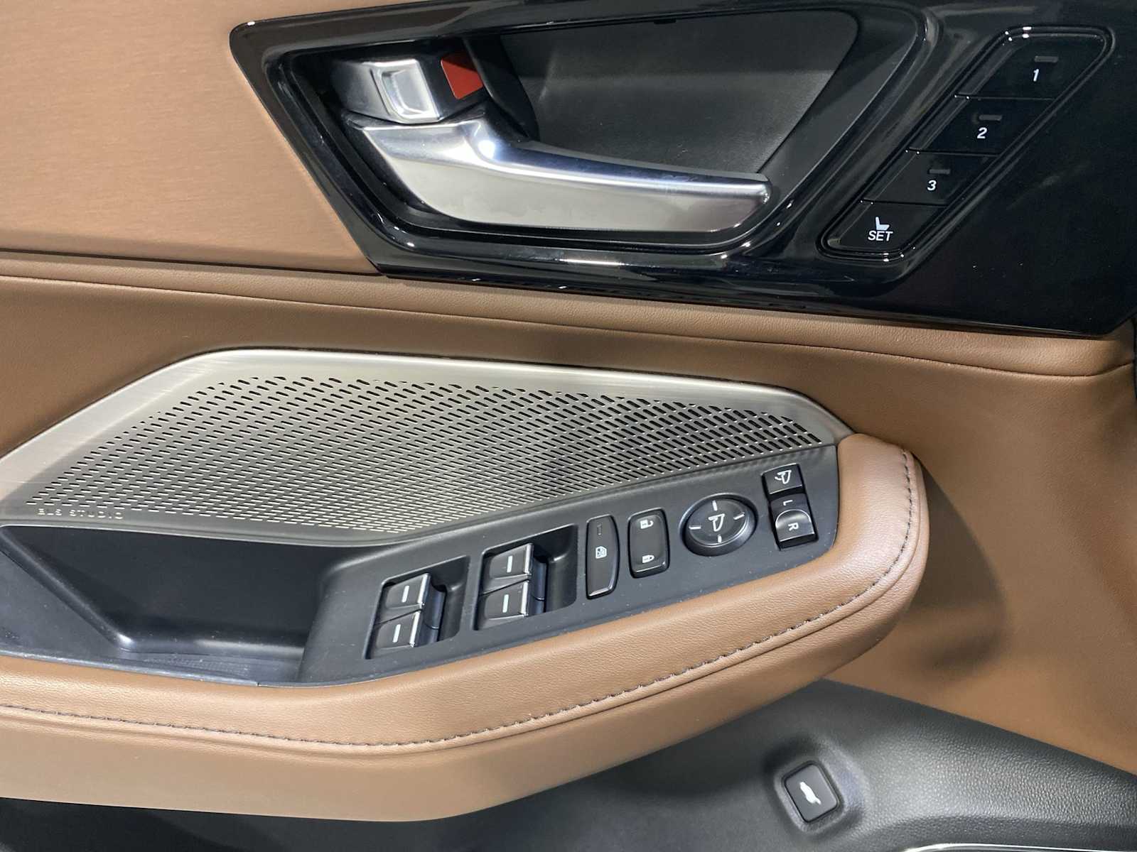 Thumbnail: 2023 Acura MDX - 23