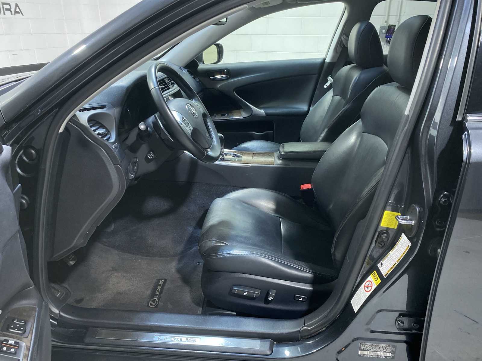 Thumbnail: 2011 Lexus IS - 2