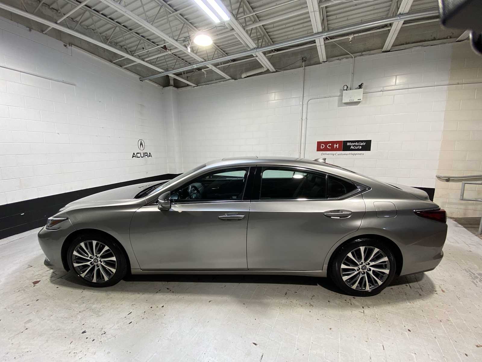 Thumbnail: 2019 Lexus ES - 3