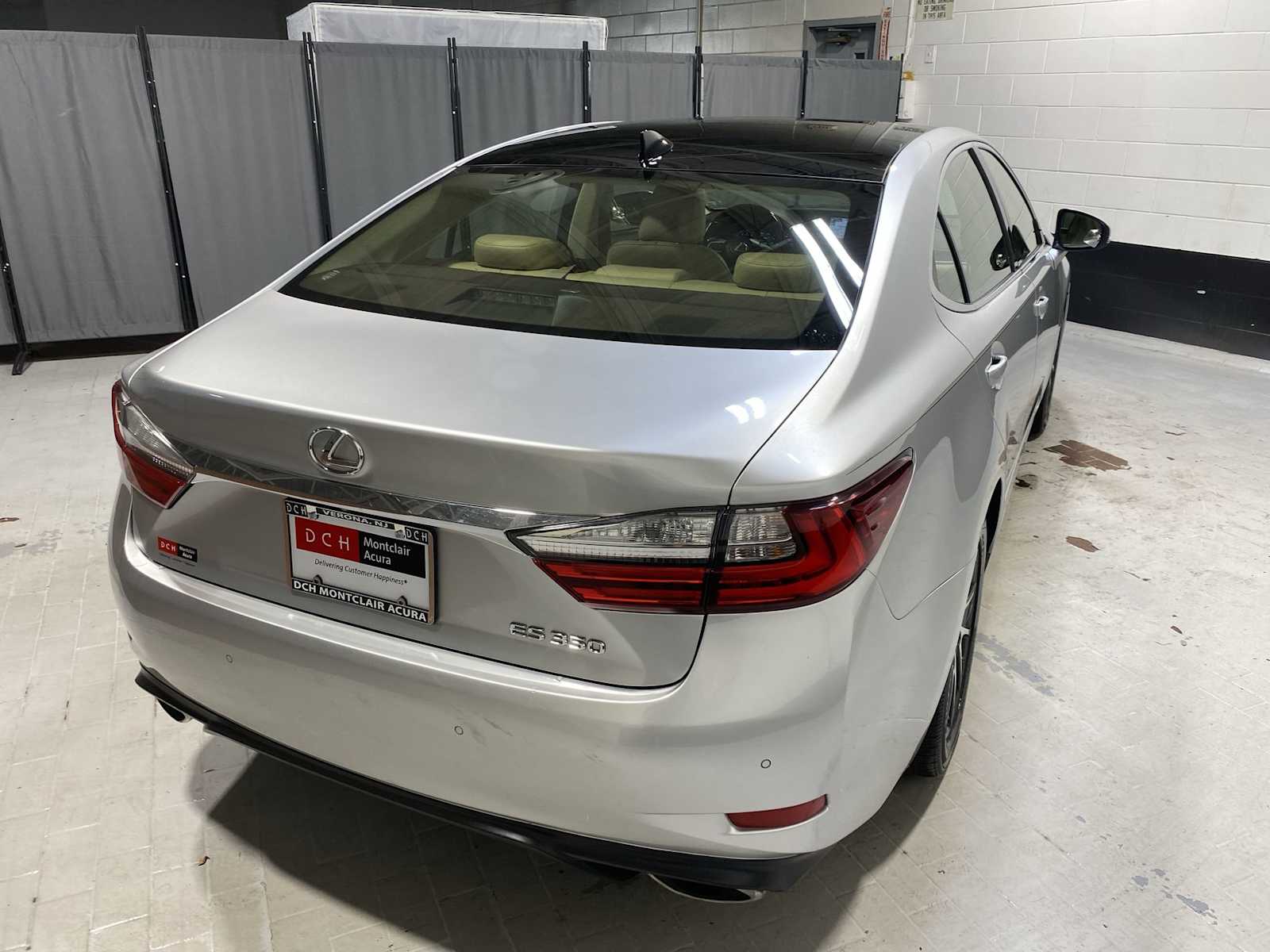 Thumbnail: 2016 Lexus ES - 26