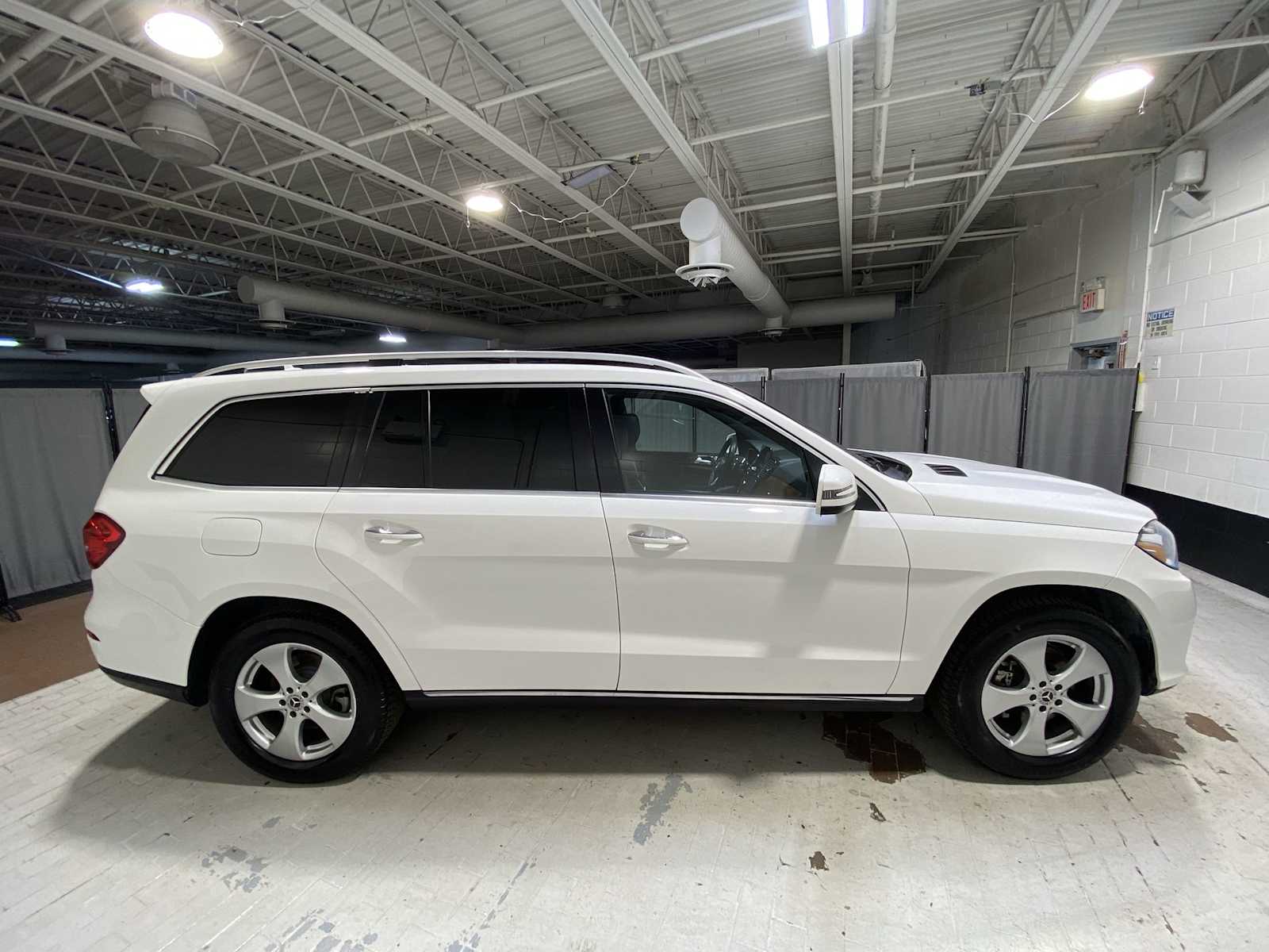Thumbnail: 2019 Mercedes-Benz GLS - 27