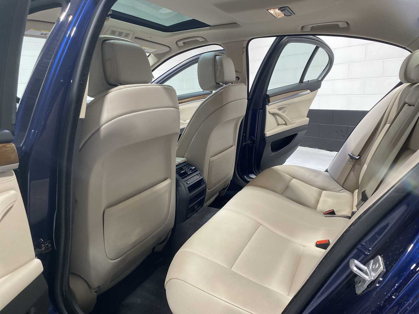 Thumbnail: 2013 BMW 5 Series - 11