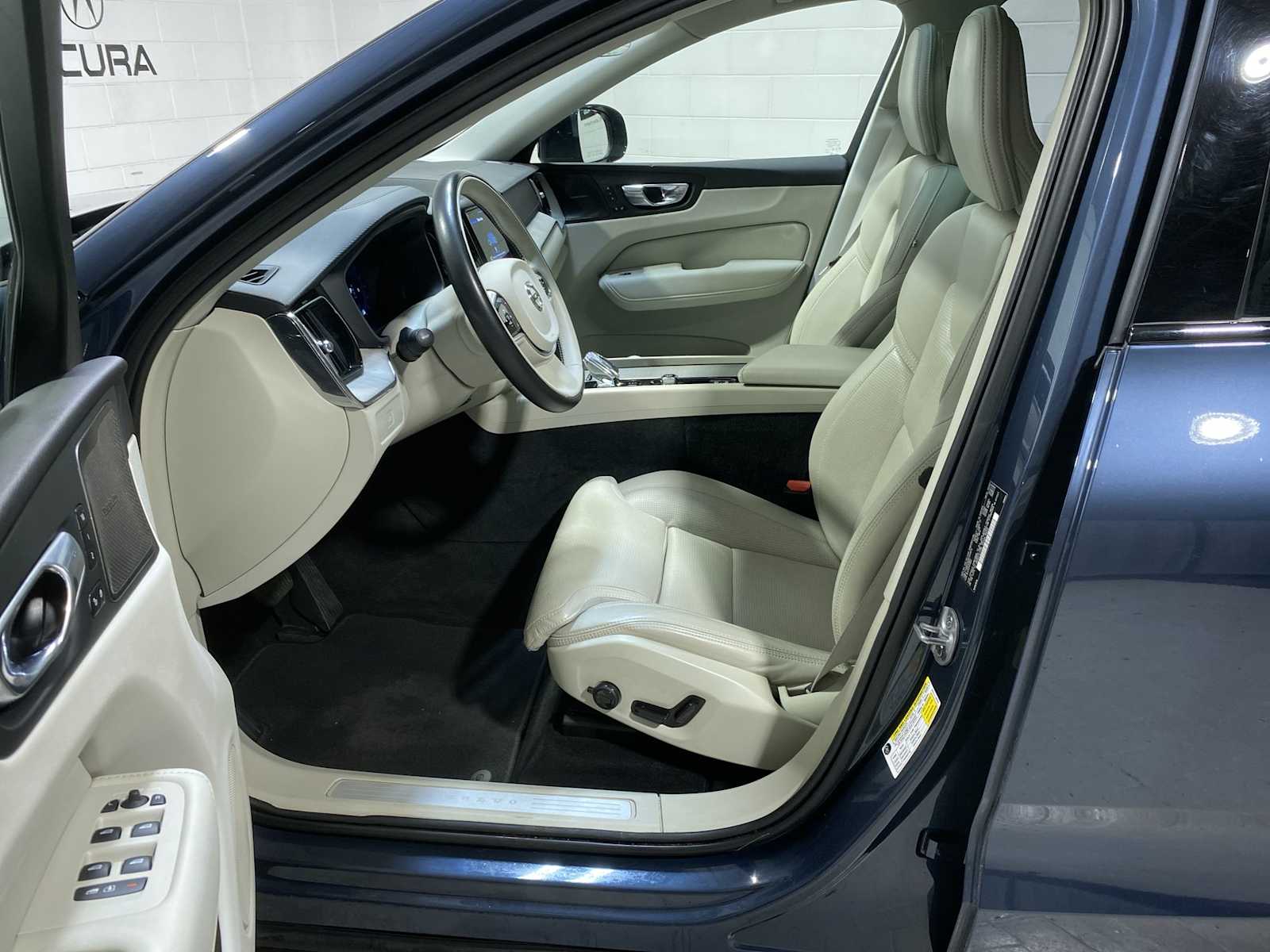 Thumbnail: 2023 Volvo XC60 - 2