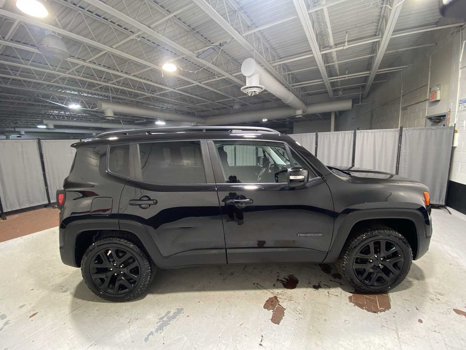 Thumbnail: 2018 Jeep Renegade - 27