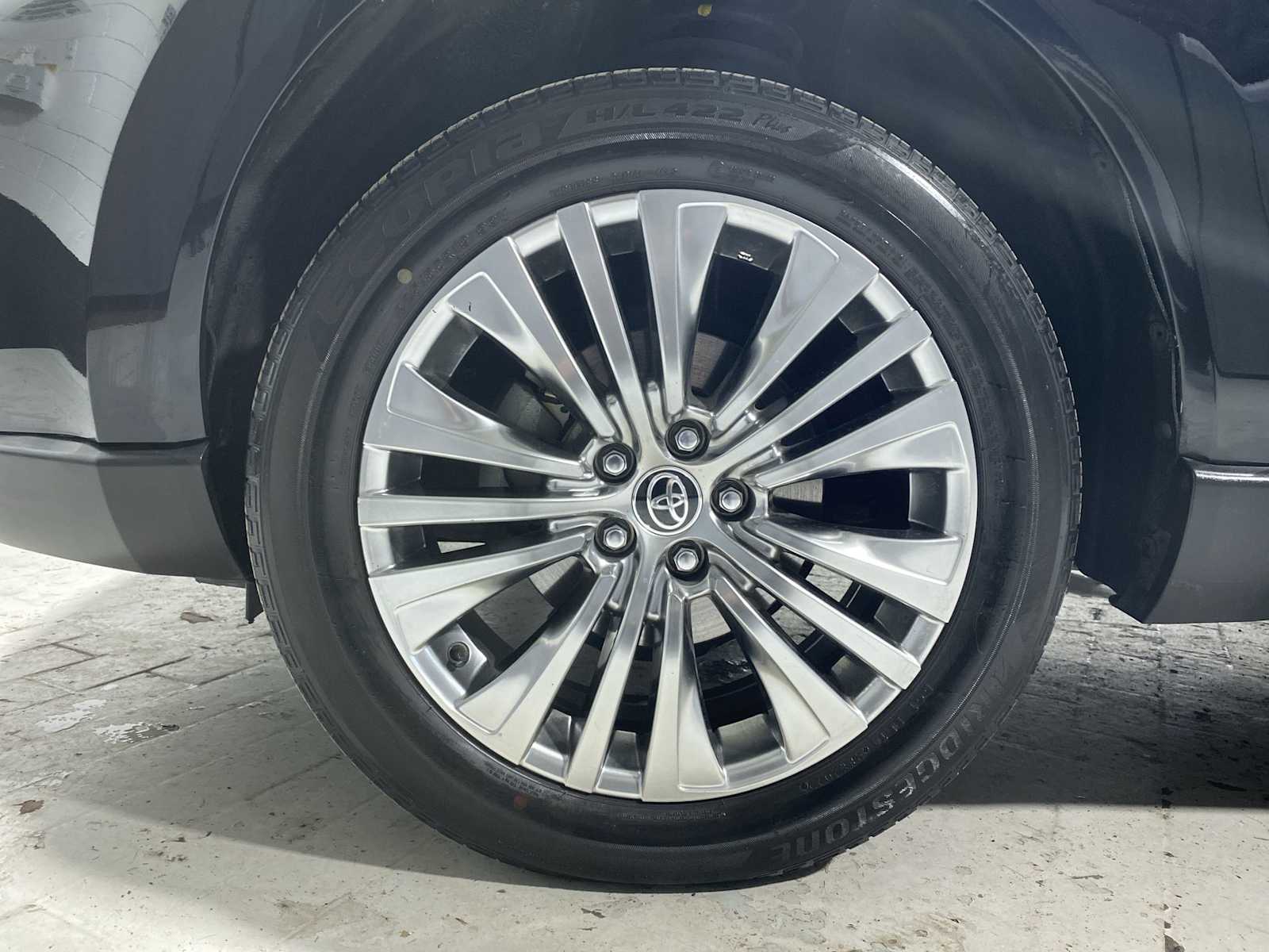 Thumbnail: 2022 Toyota Venza - 8