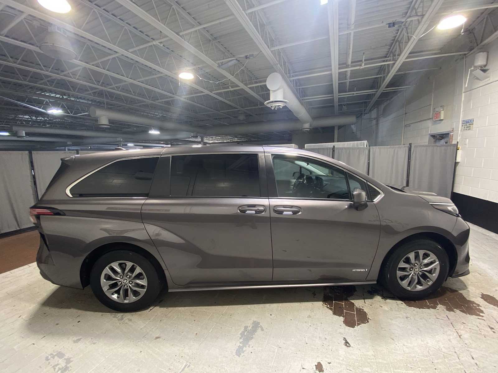 Thumbnail: 2021 Toyota Sienna - 27