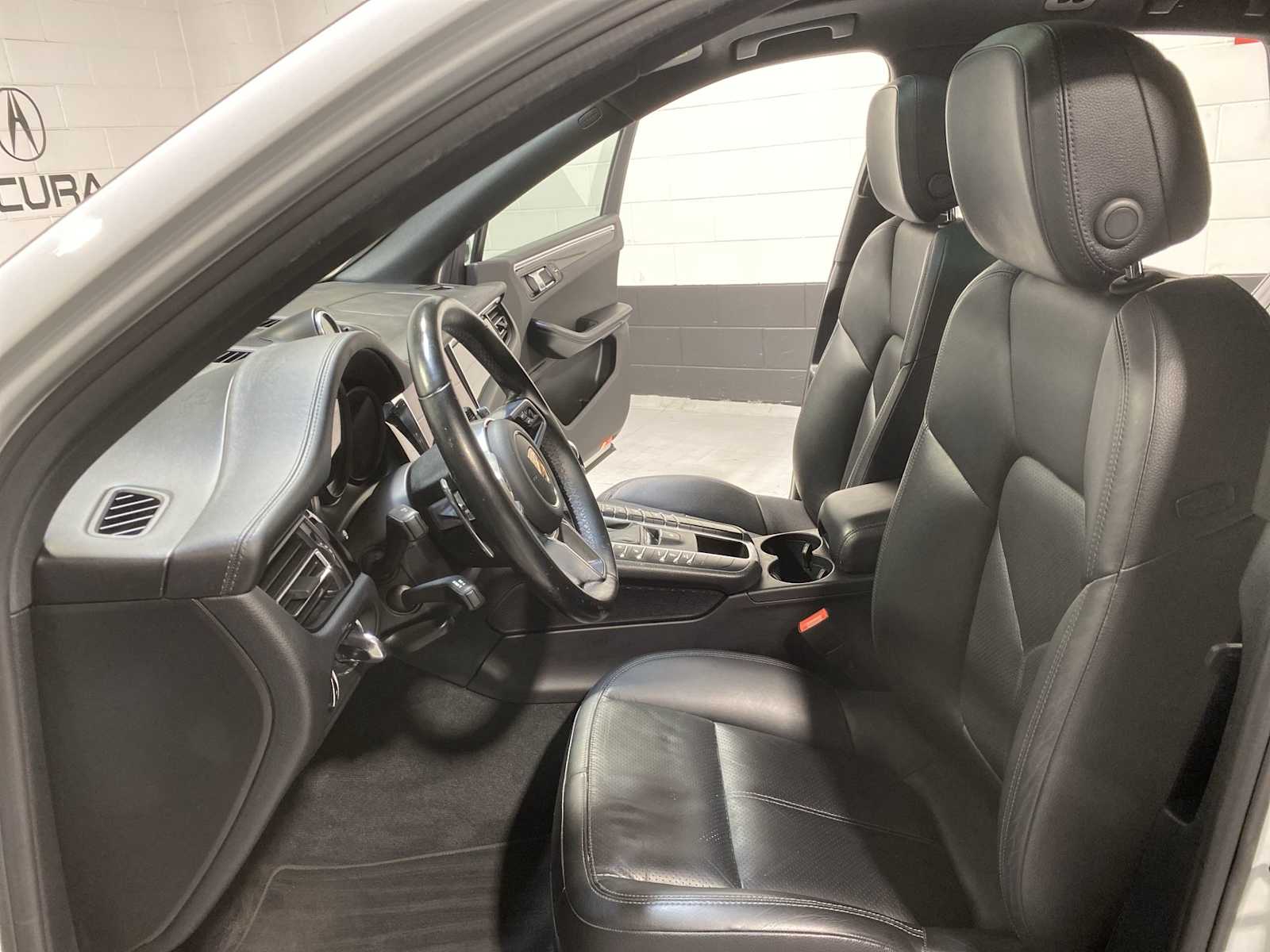 Thumbnail: 2020 Porsche Macan - 11