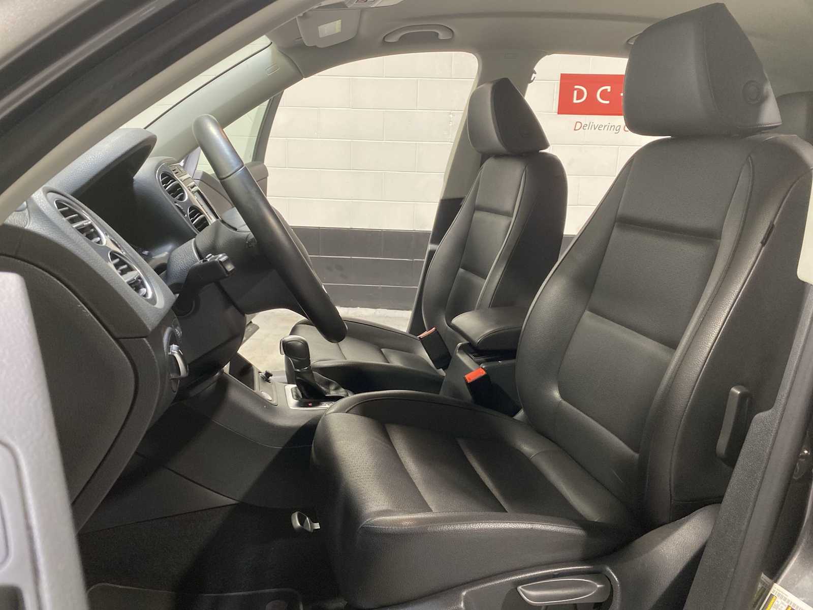 Thumbnail: 2014 Volkswagen Tiguan - 11