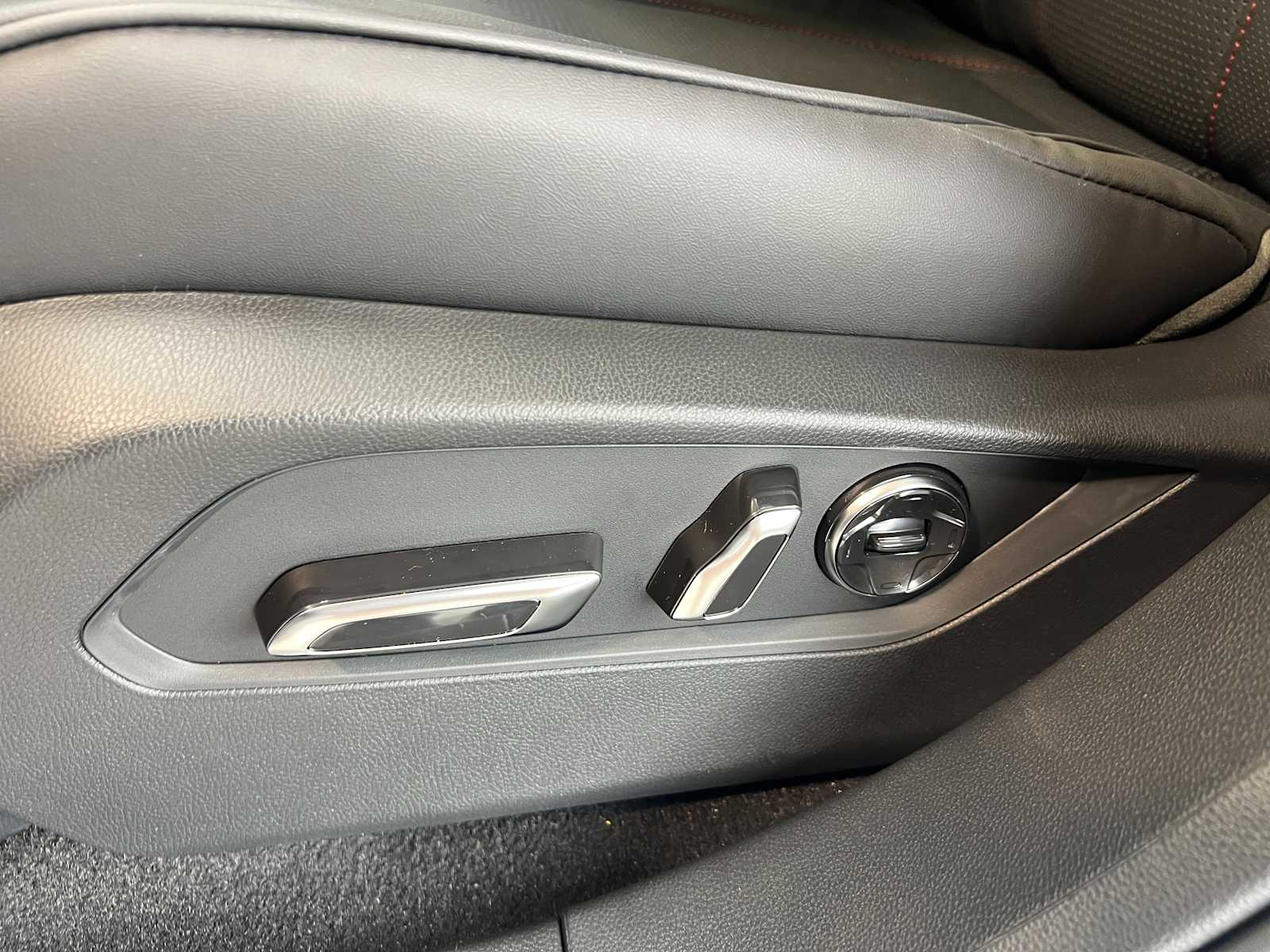 Thumbnail: 2026 Acura RDX - 19