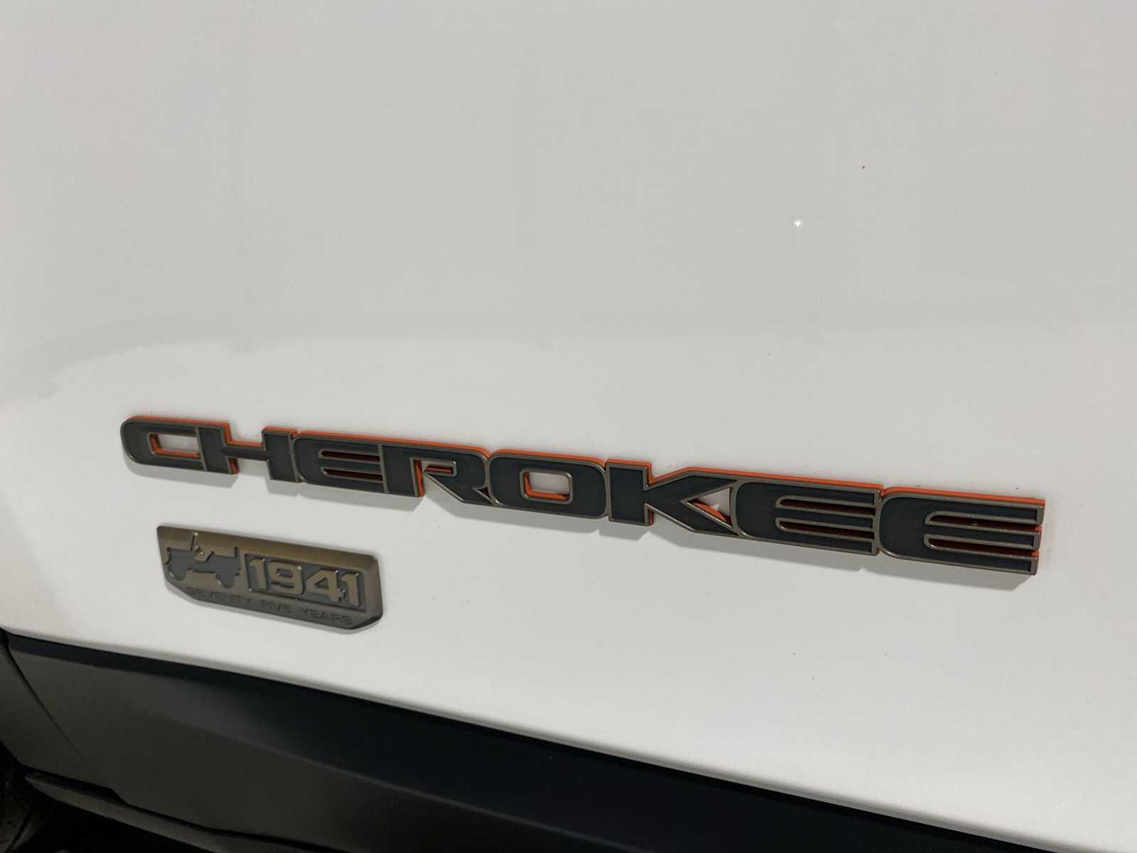 Thumbnail: 2016 Jeep Cherokee - 7