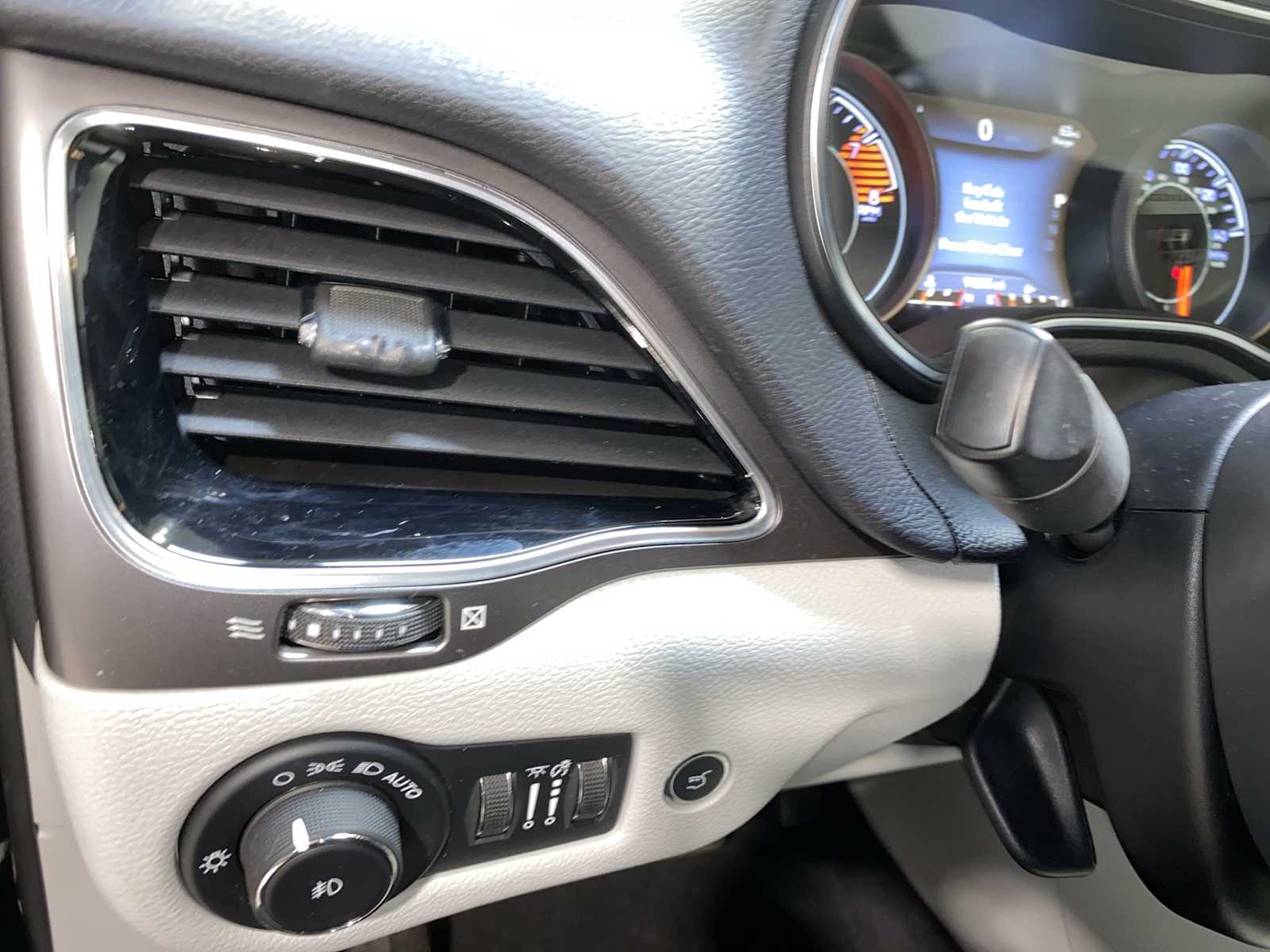 Thumbnail: 2020 Jeep Cherokee - 24