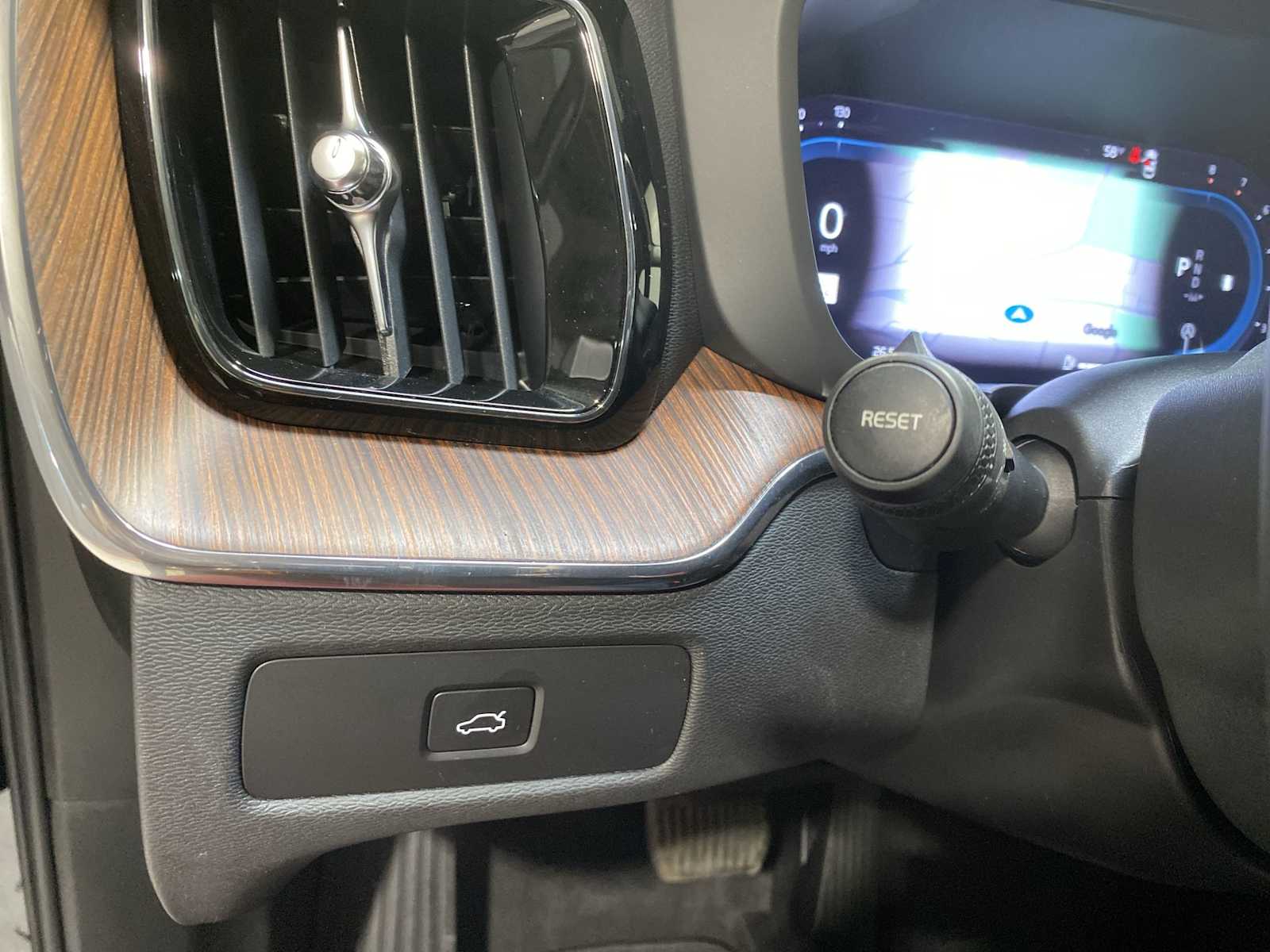 Thumbnail: 2023 Volvo XC60 - 24