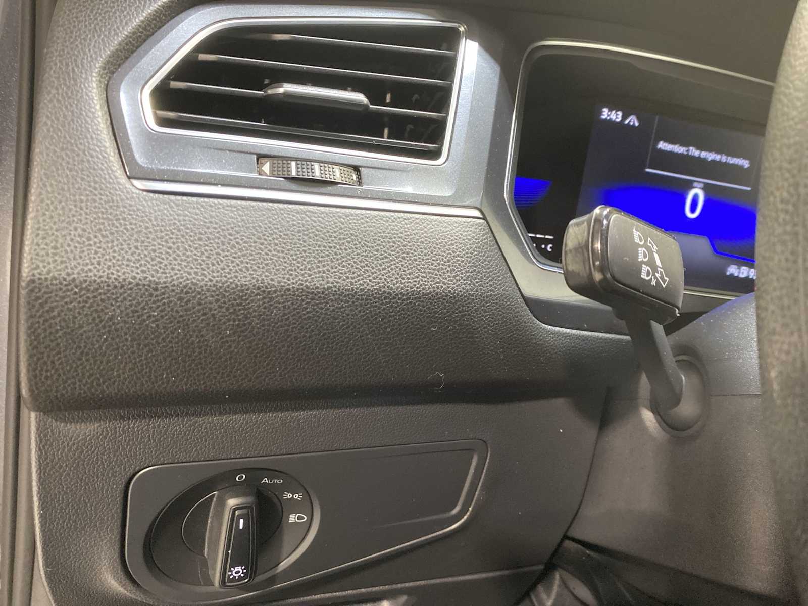 Thumbnail: 2022 Volkswagen Tiguan - 24