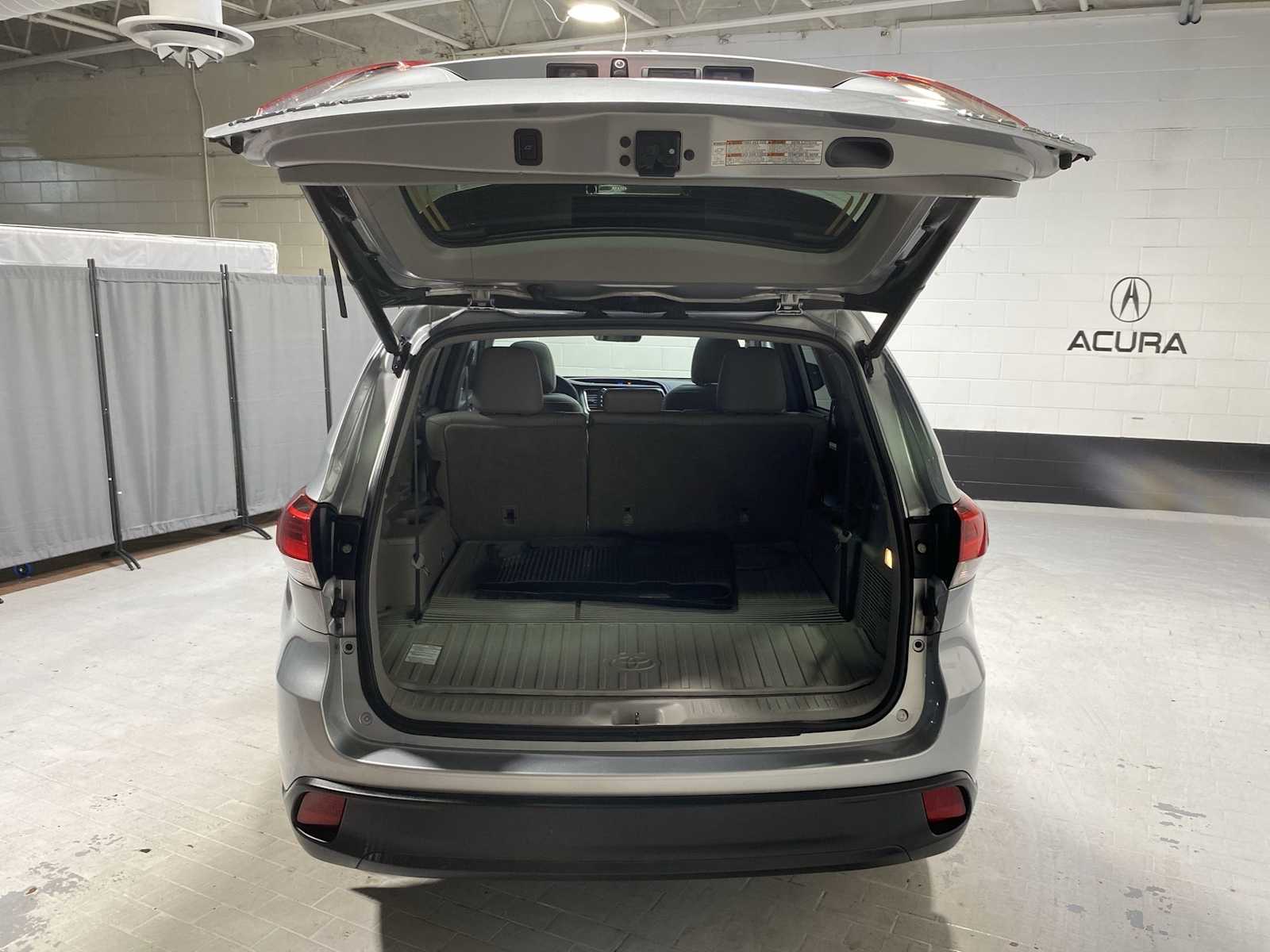 Thumbnail: 2019 Toyota Highlander - 19