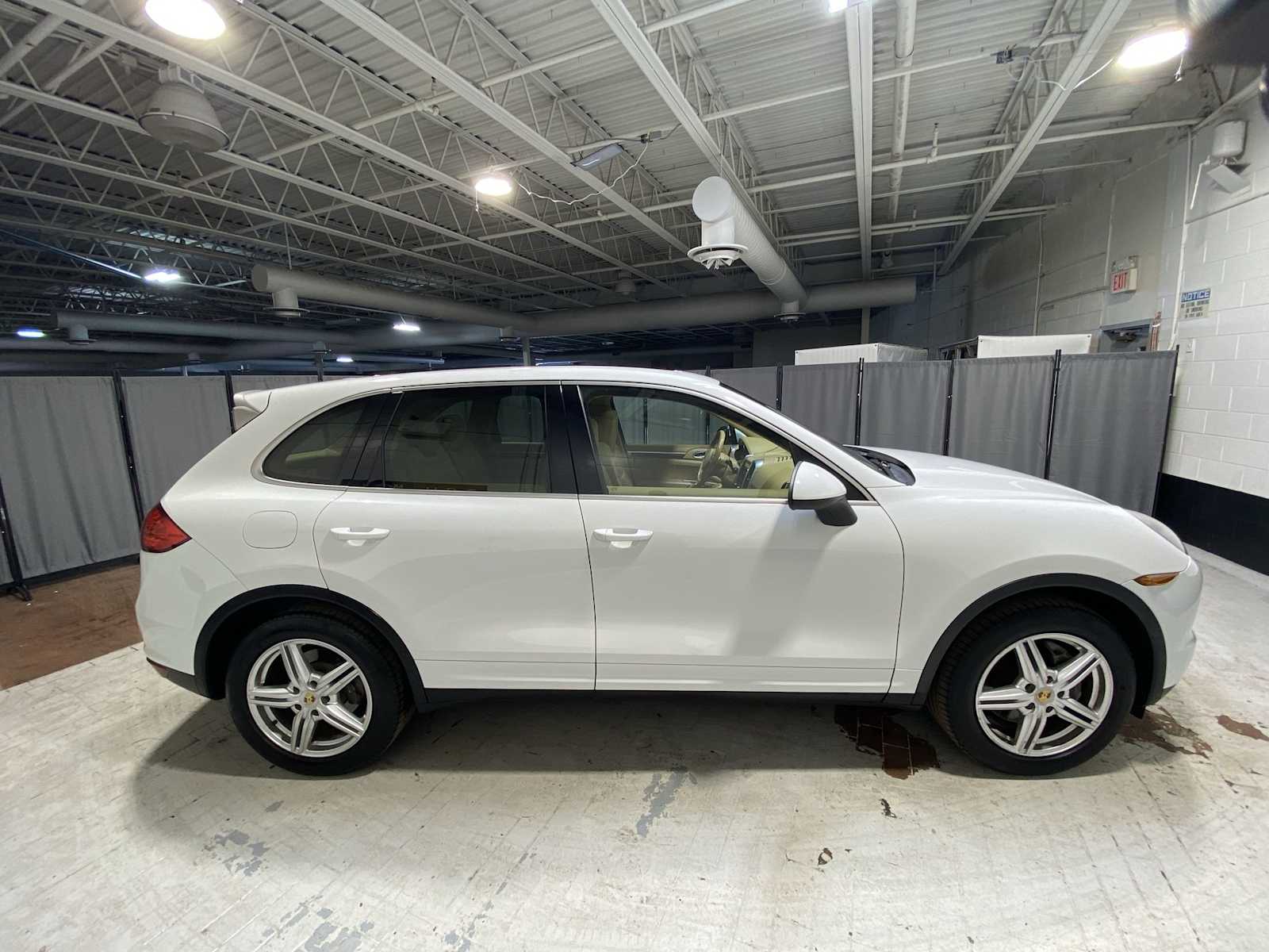 Thumbnail: 2014 Porsche Cayenne - 27