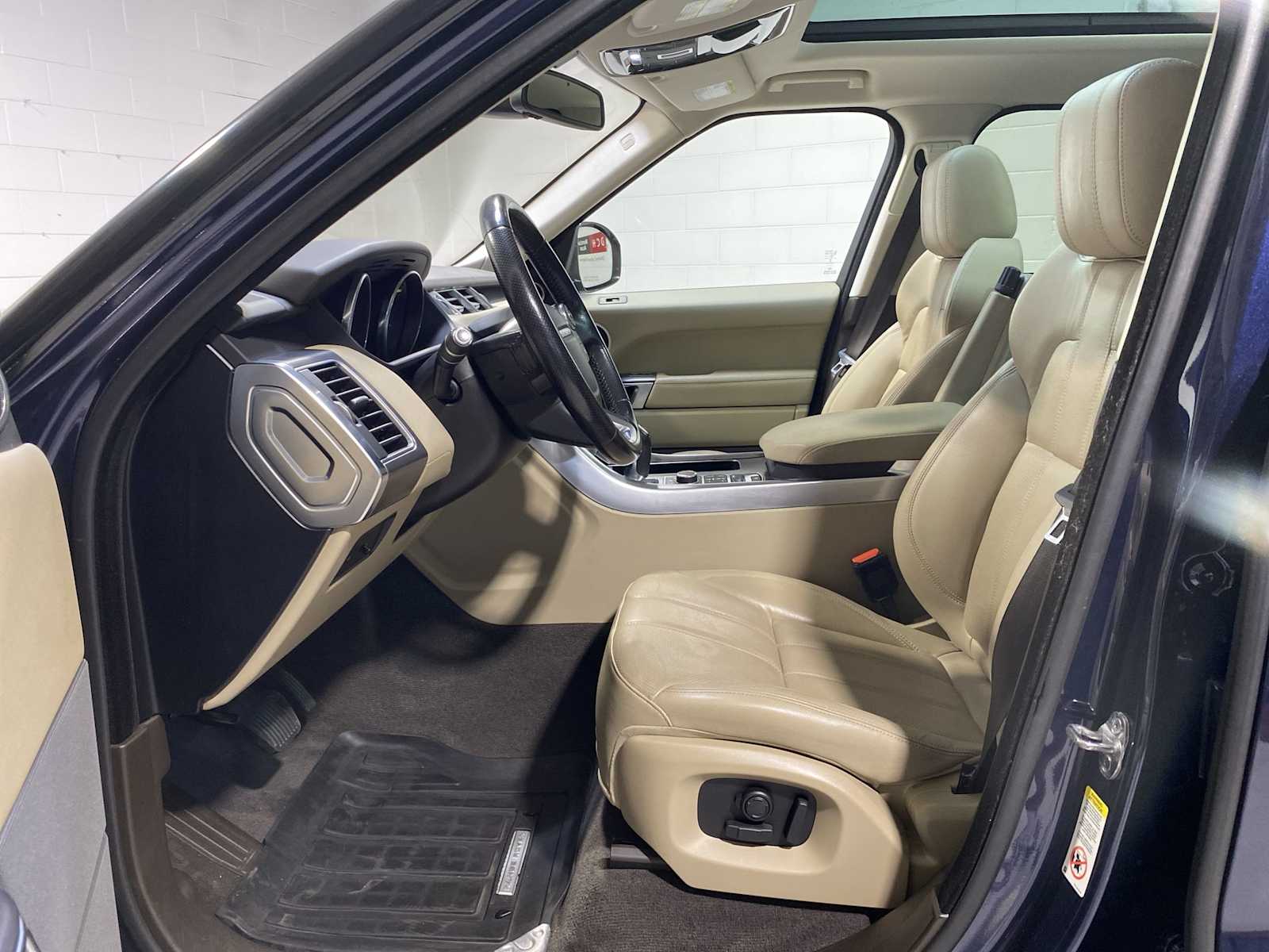 Thumbnail: 2016 Land Rover Range Rover Sport - 2