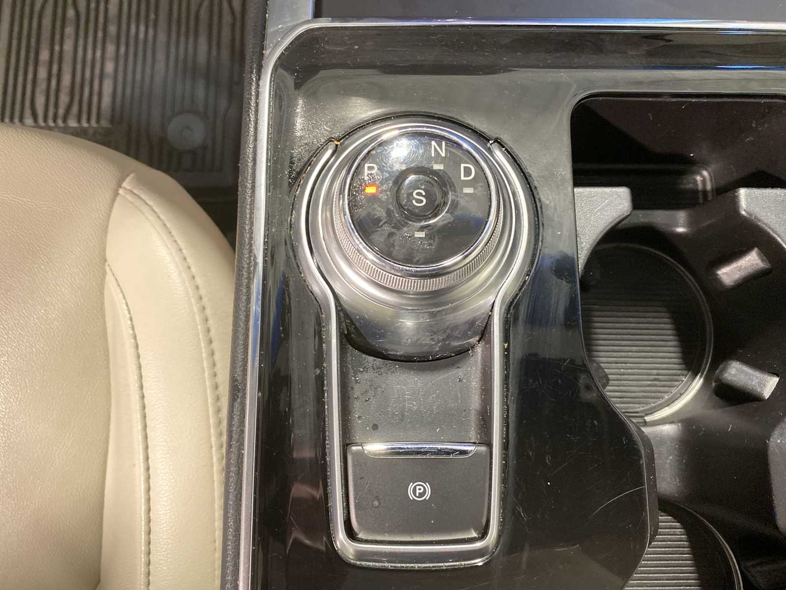 Thumbnail: 2019 Ford Edge - 17