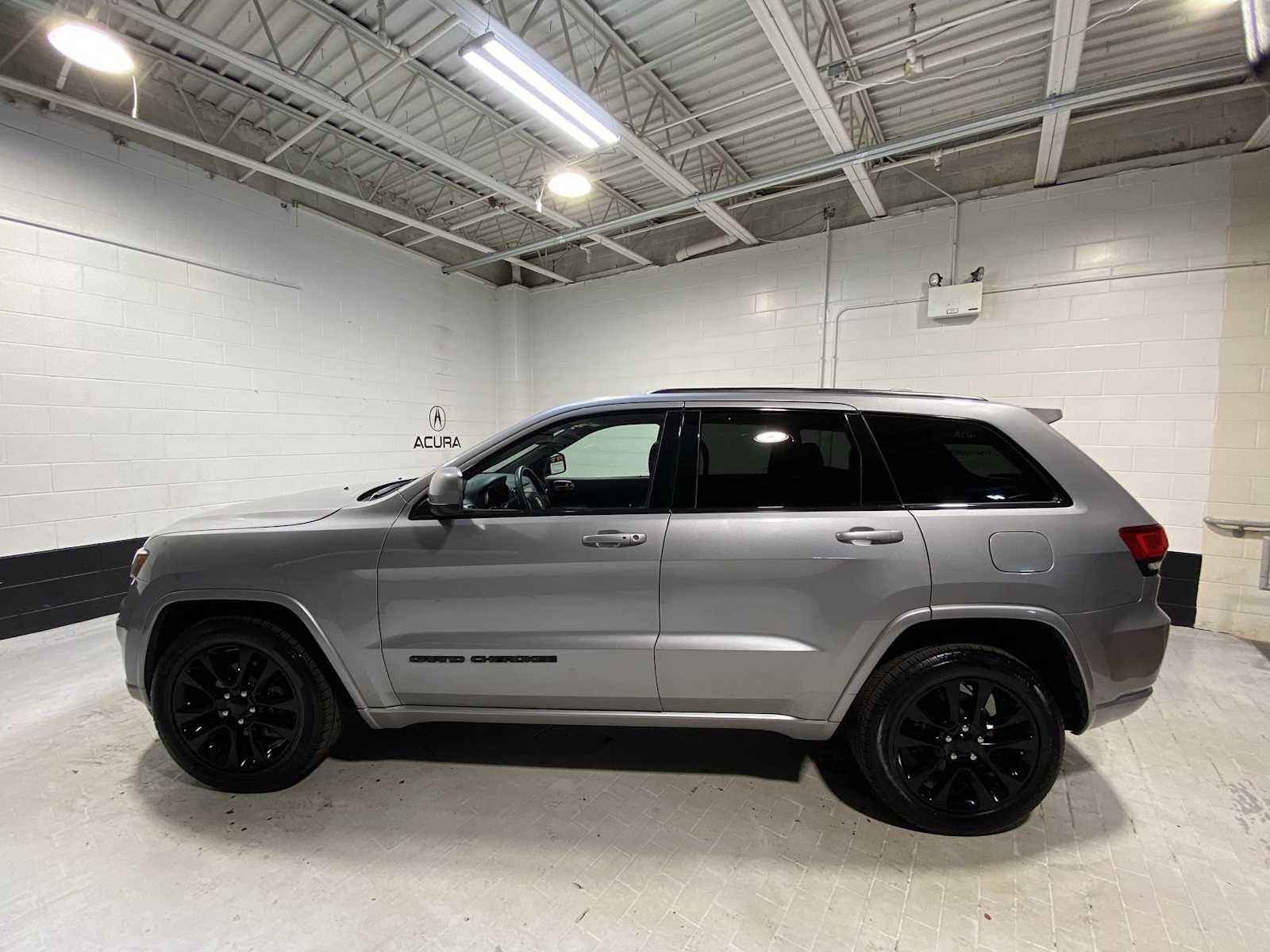 Thumbnail: 2019 Jeep Grand Cherokee - 3