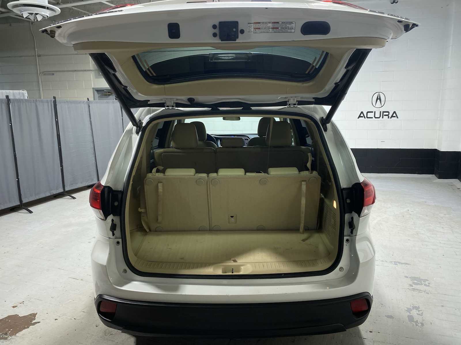 Thumbnail: 2019 Toyota Highlander - 19