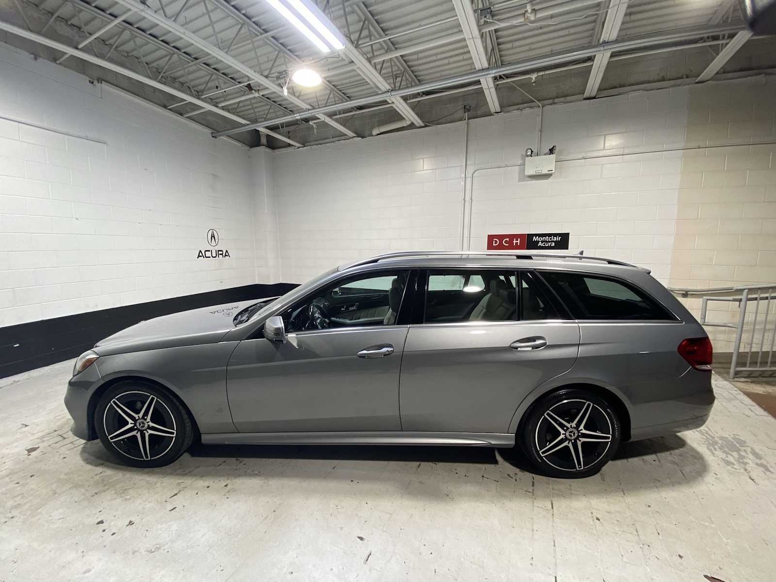 Thumbnail: 2014 Mercedes-Benz E-Class - 3