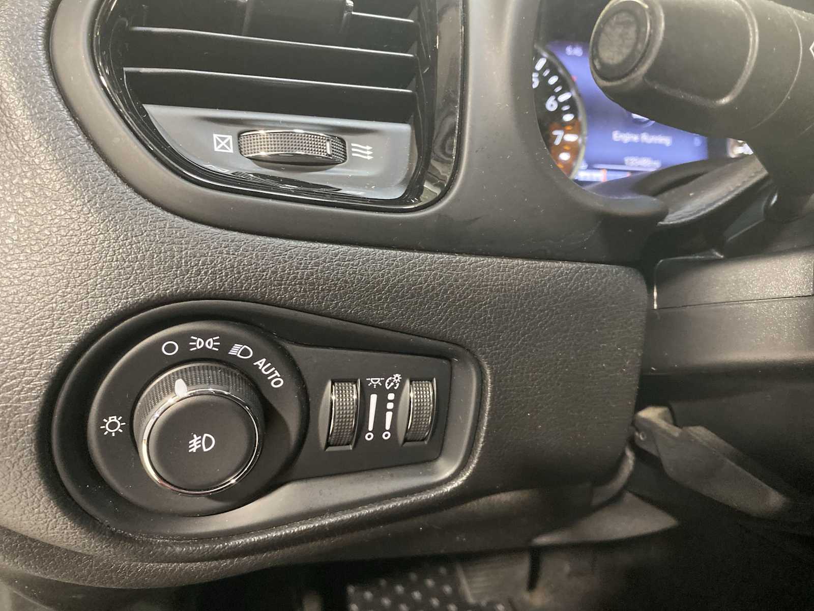 Thumbnail: 2018 Jeep Renegade - 24