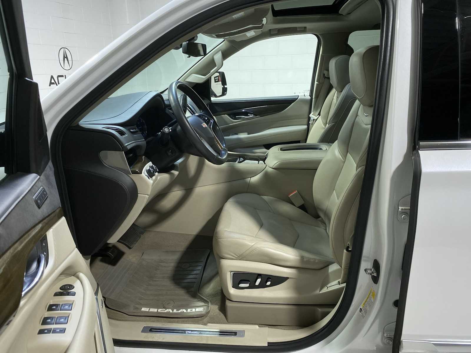 Thumbnail: 2020 Cadillac Escalade - 2