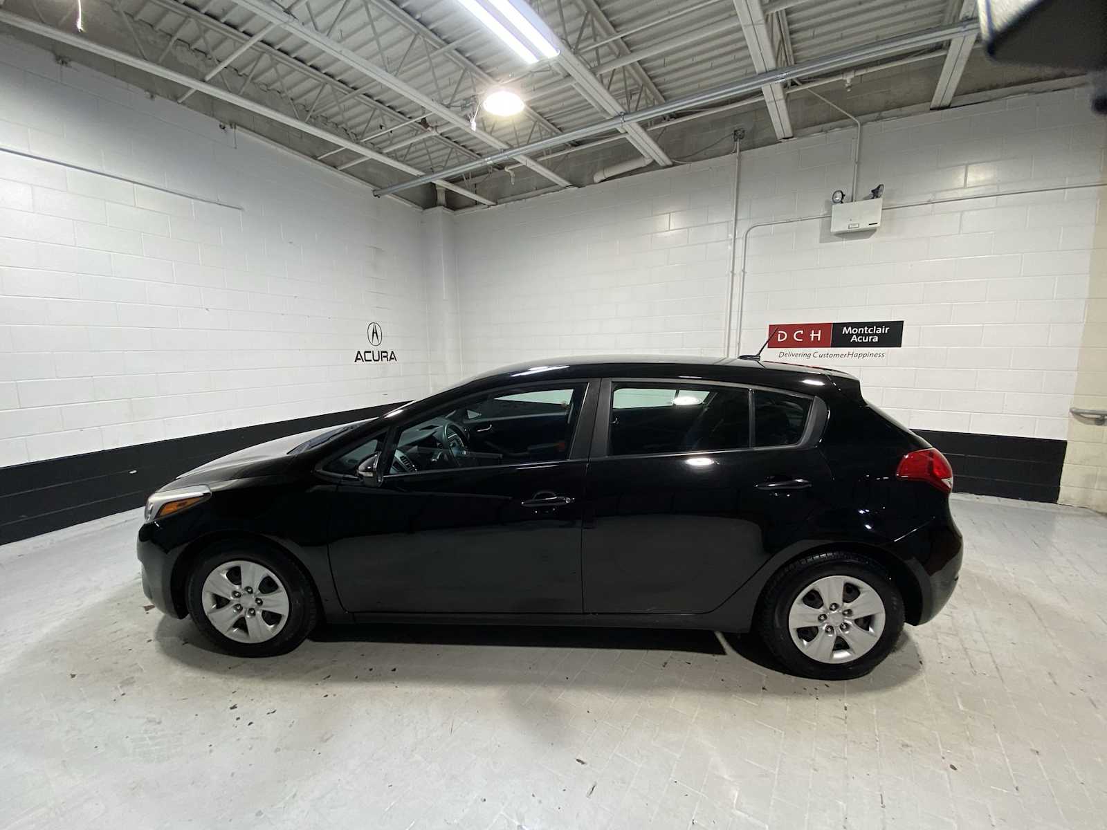 Thumbnail: 2017 Kia Forte - 3
