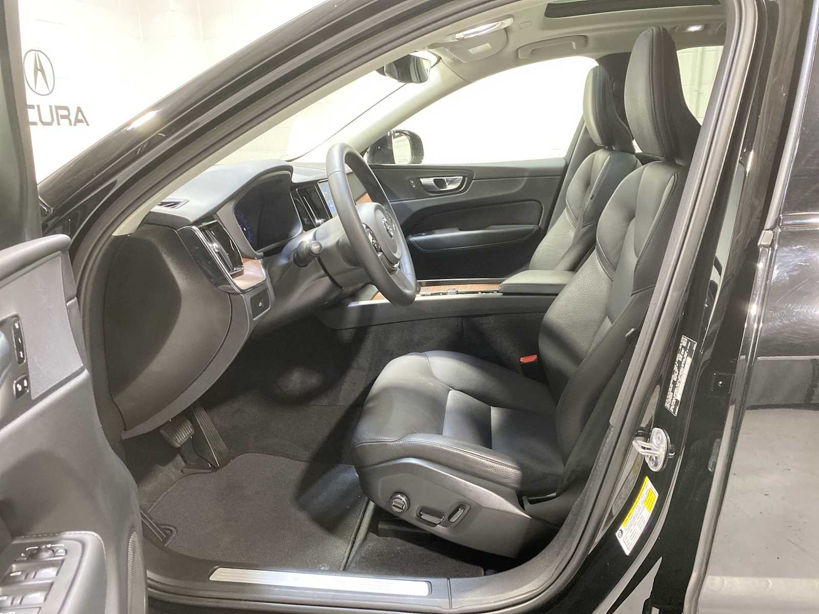 Thumbnail: 2023 Volvo XC60 - 2