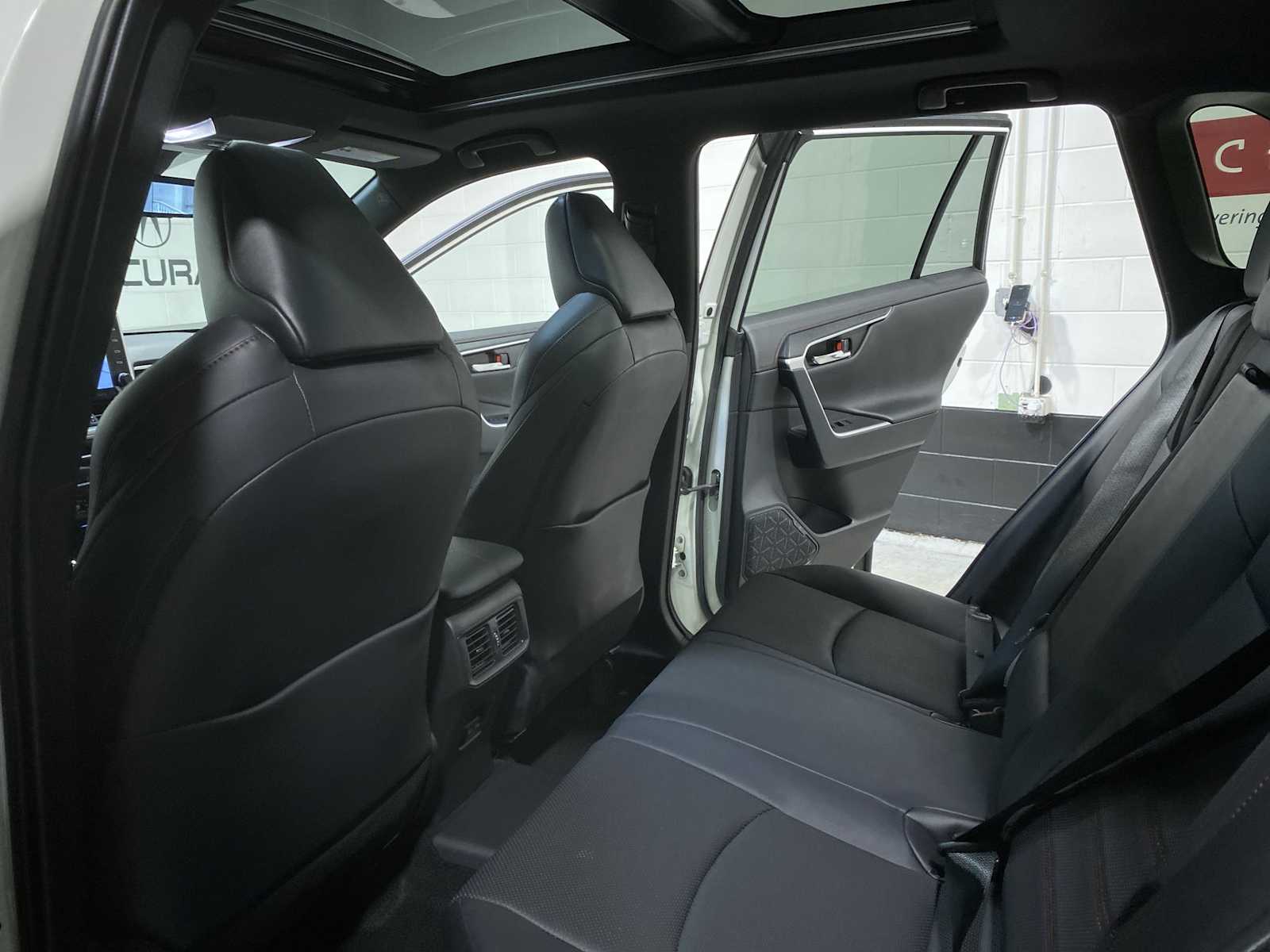 Thumbnail: 2022 Toyota RAV4 - 12